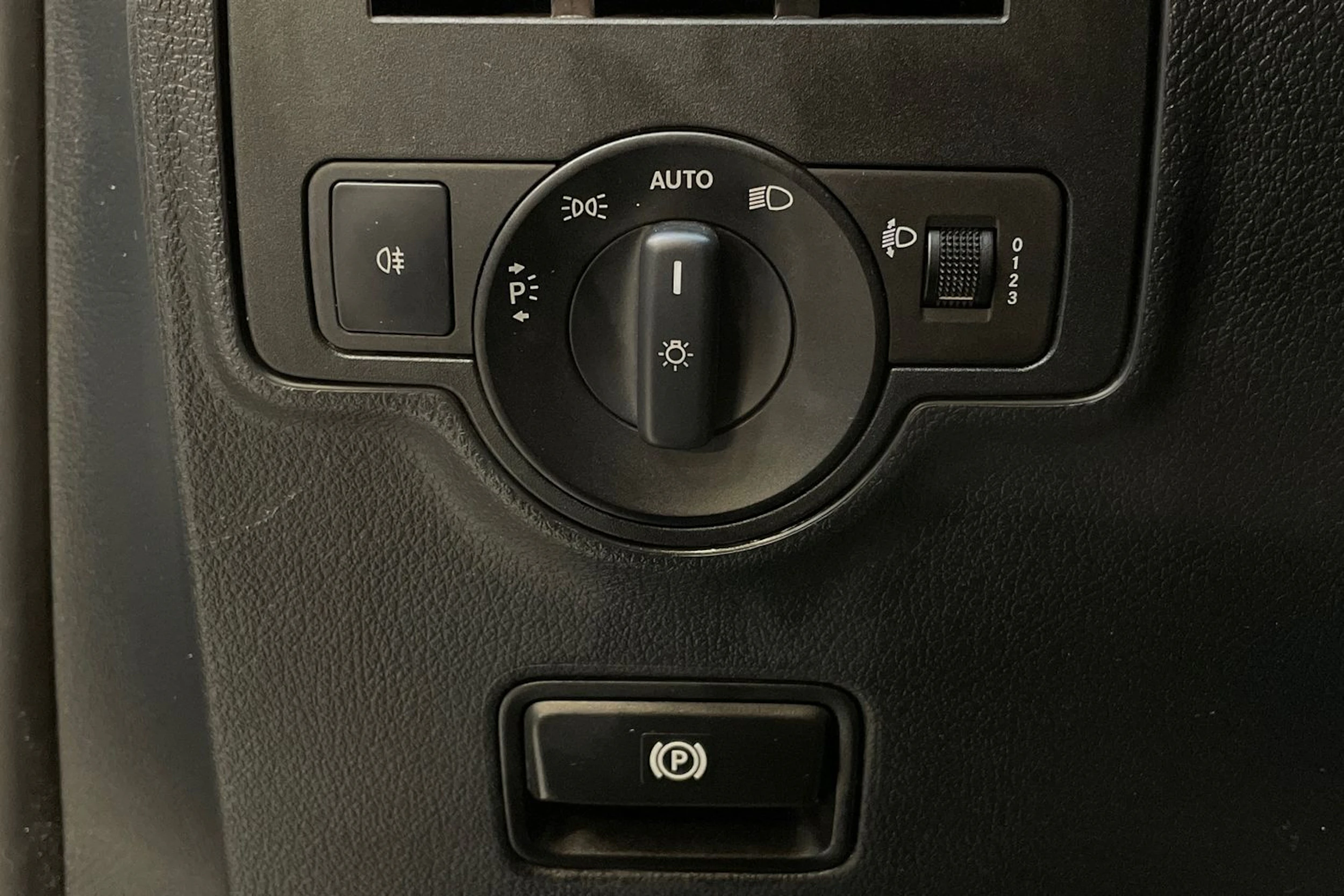 valkoinen Mercedes-Benz Vito 2018 kuva 17.