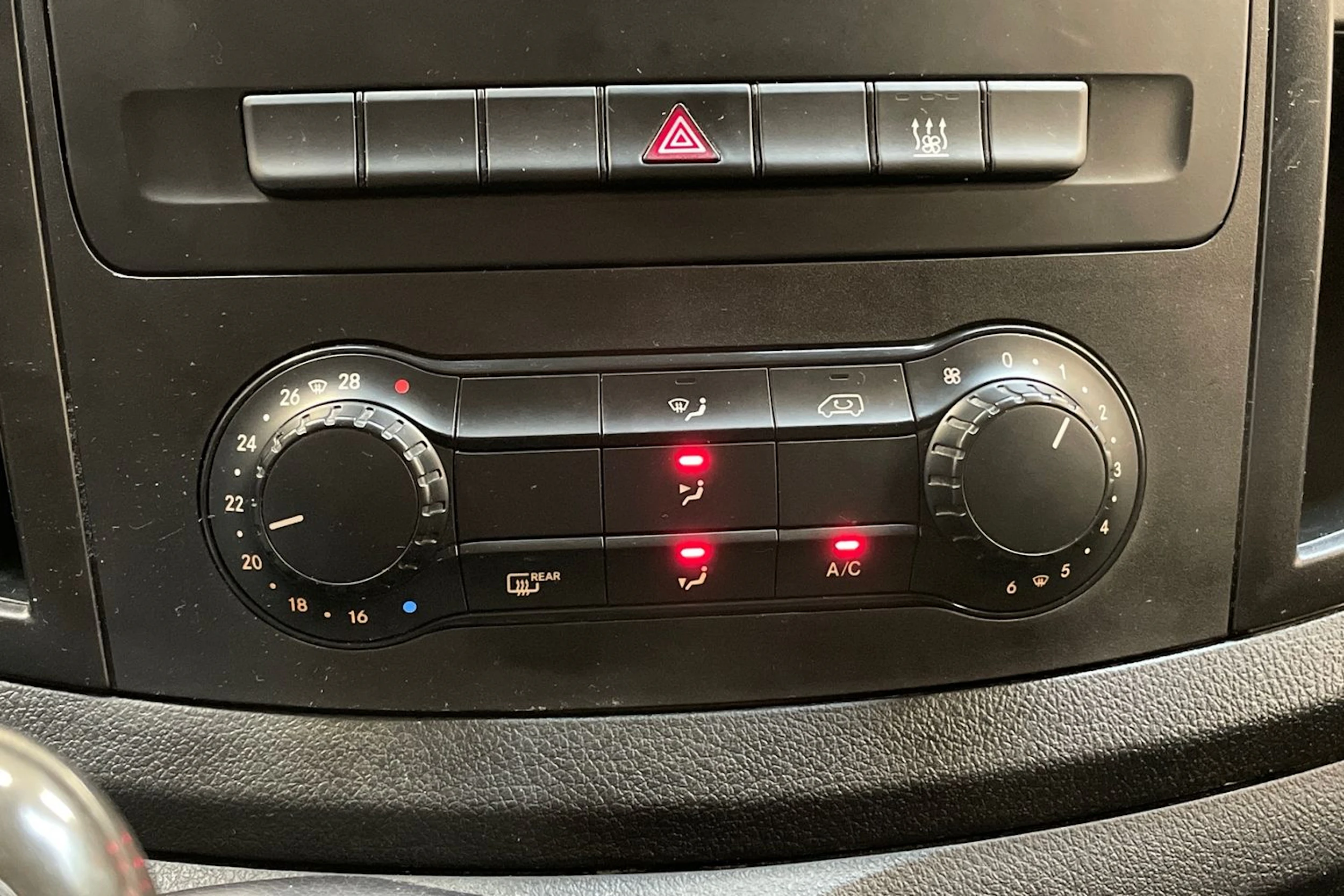 valkoinen Mercedes-Benz Vito 2018 kuva 20.