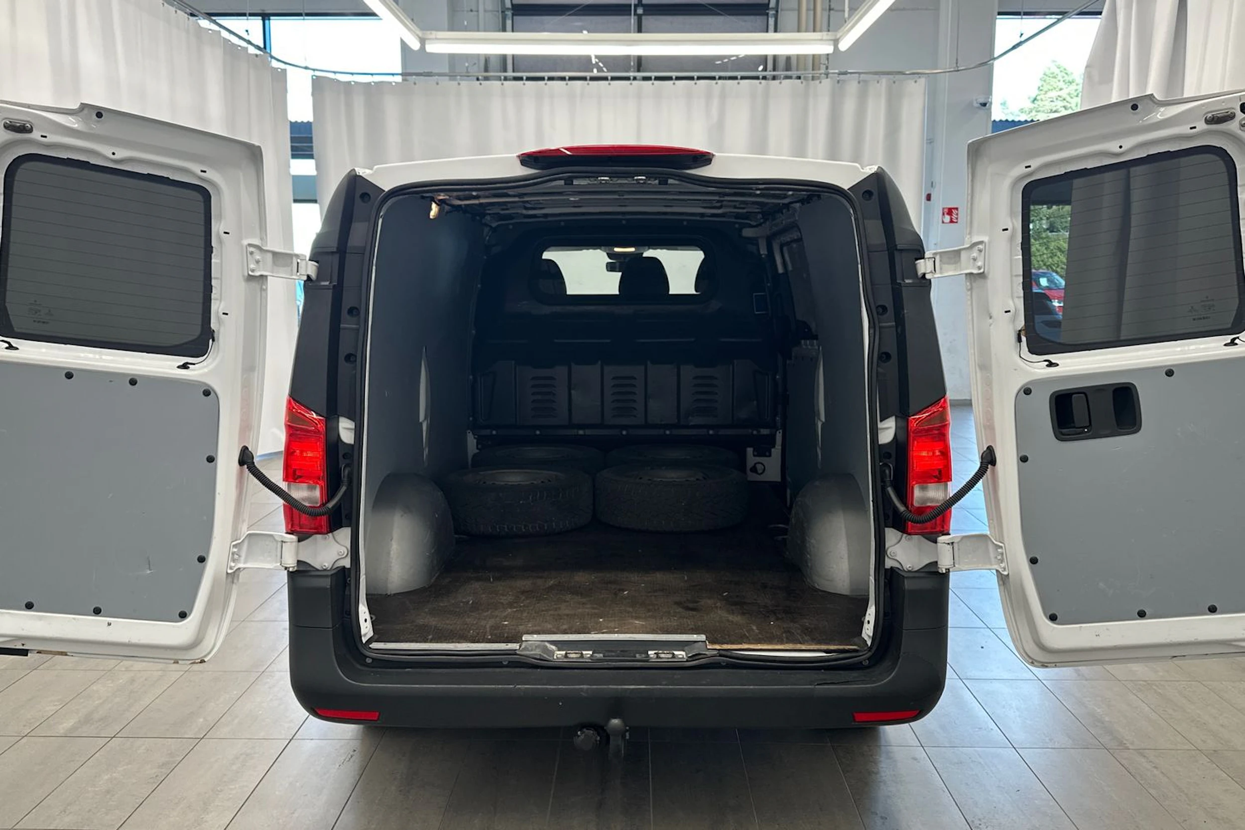valkoinen Mercedes-Benz Vito 2018 kuva 10.