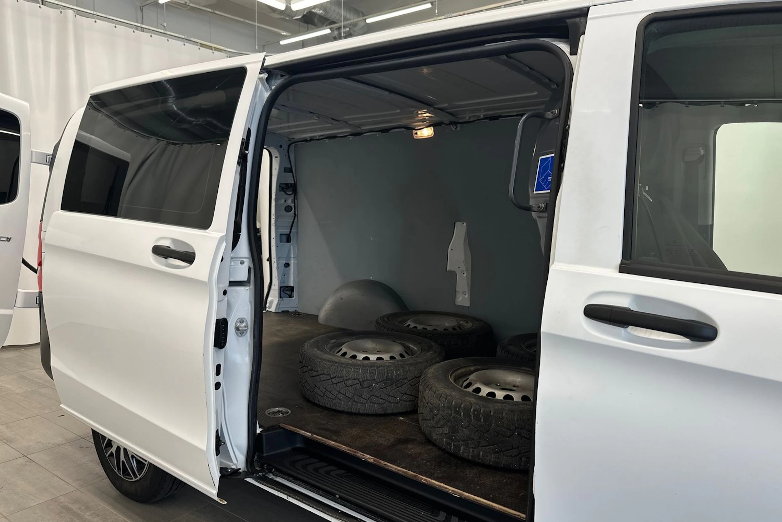 valkoinen Mercedes-Benz Vito 2018 kuva 11.