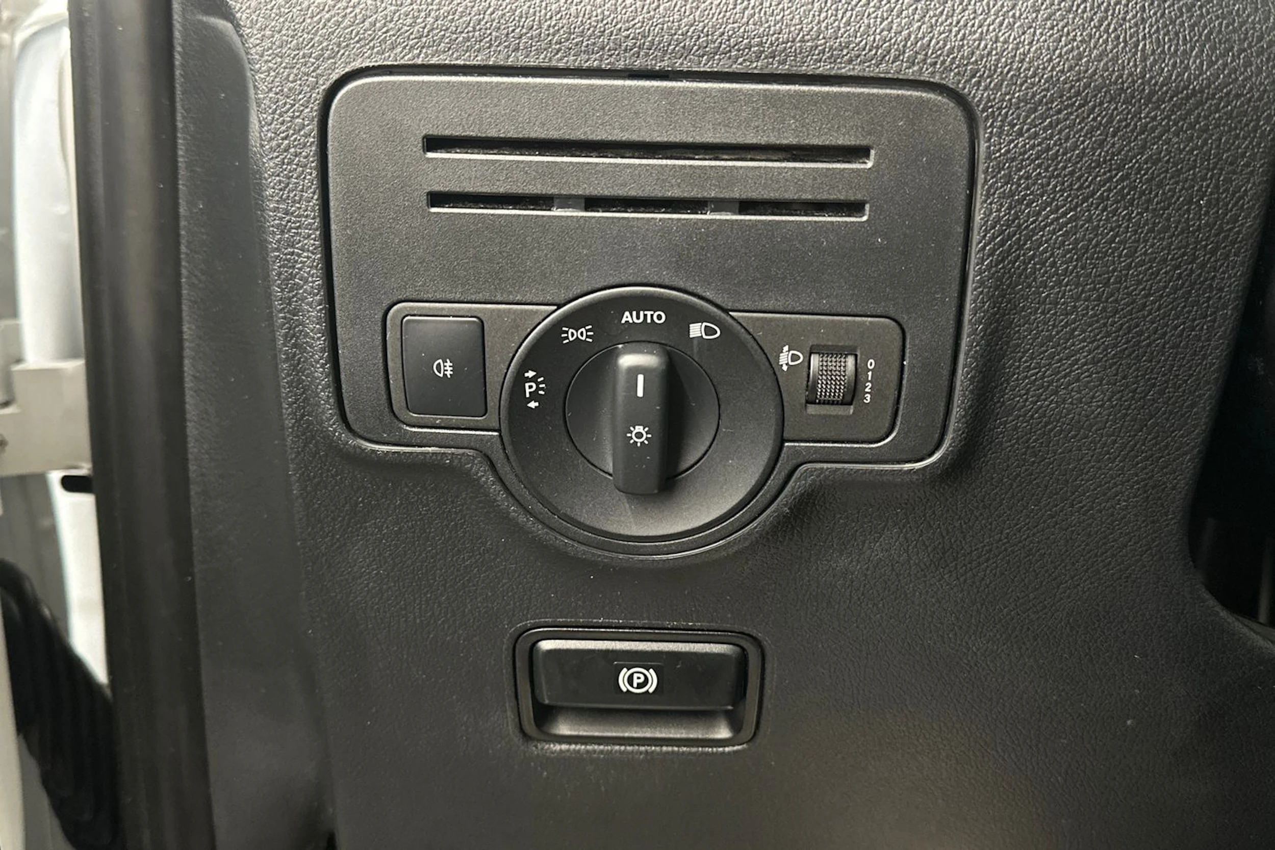 valkoinen Mercedes-Benz Vito 2018 kuva 13.