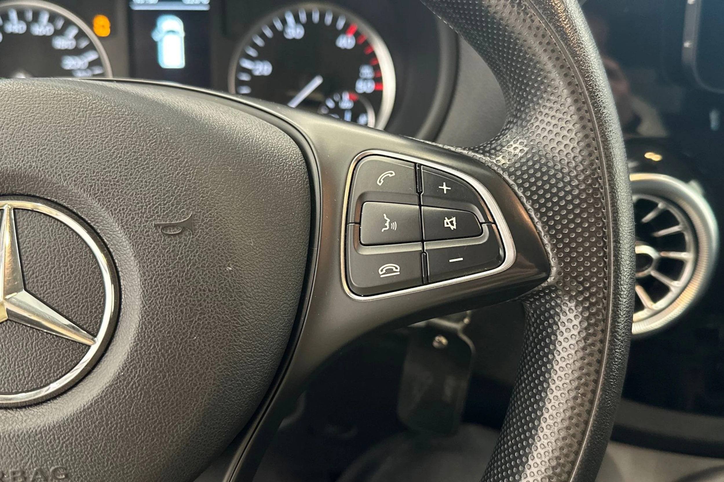 valkoinen Mercedes-Benz Vito 2018 kuva 15.