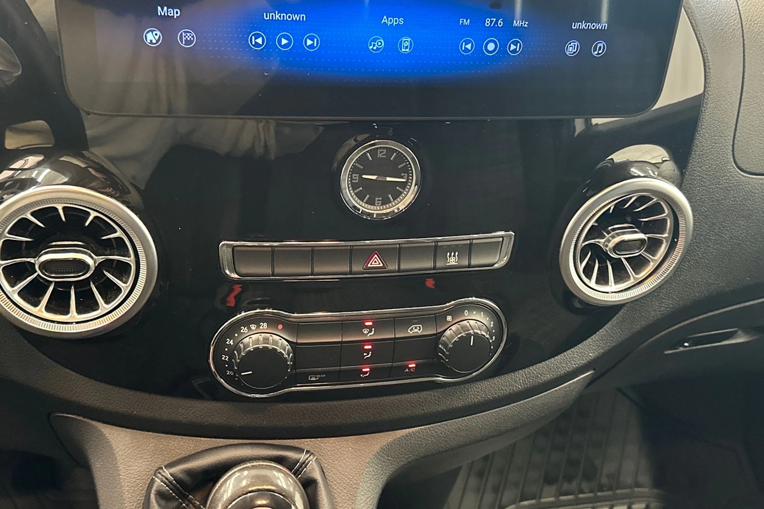 valkoinen Mercedes-Benz Vito 2018 kuva 16.
