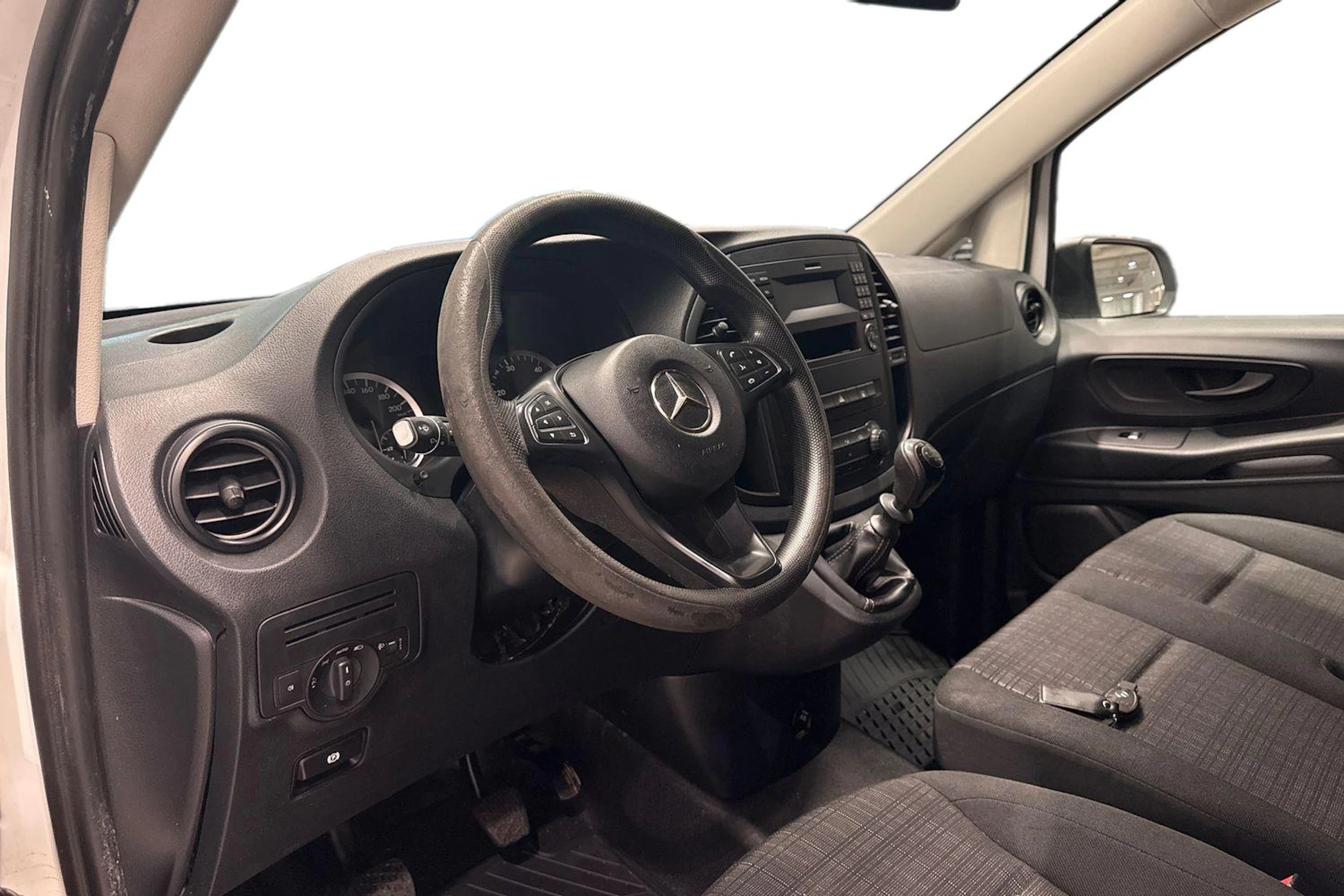 Valkoinen Mercedes-Benz VITO 2018 kuva 8.