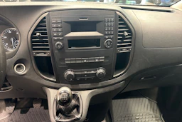 Valkoinen Mercedes-Benz VITO 2018 kuva 19.