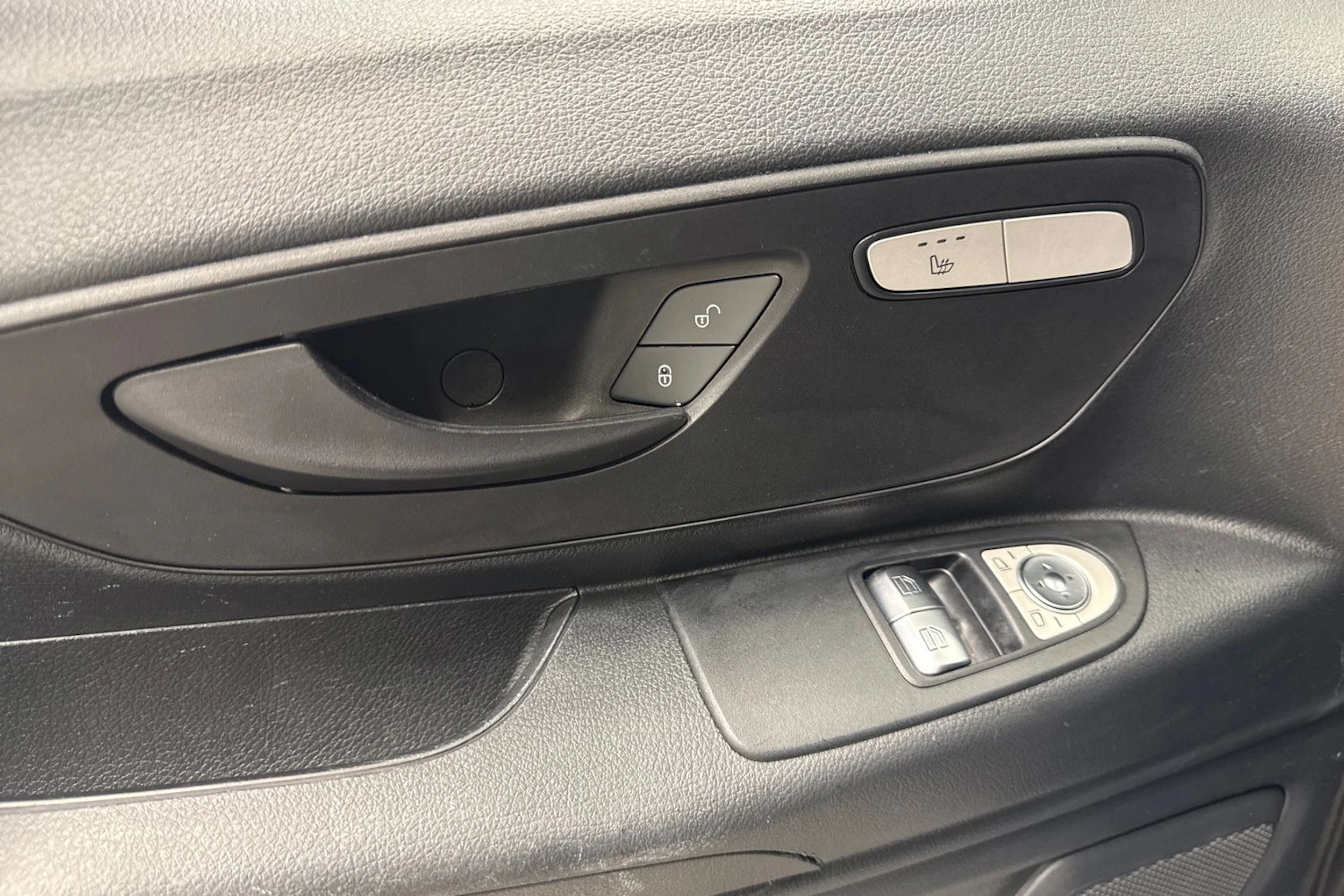 Valkoinen Mercedes-Benz VITO 2018 kuva 22.