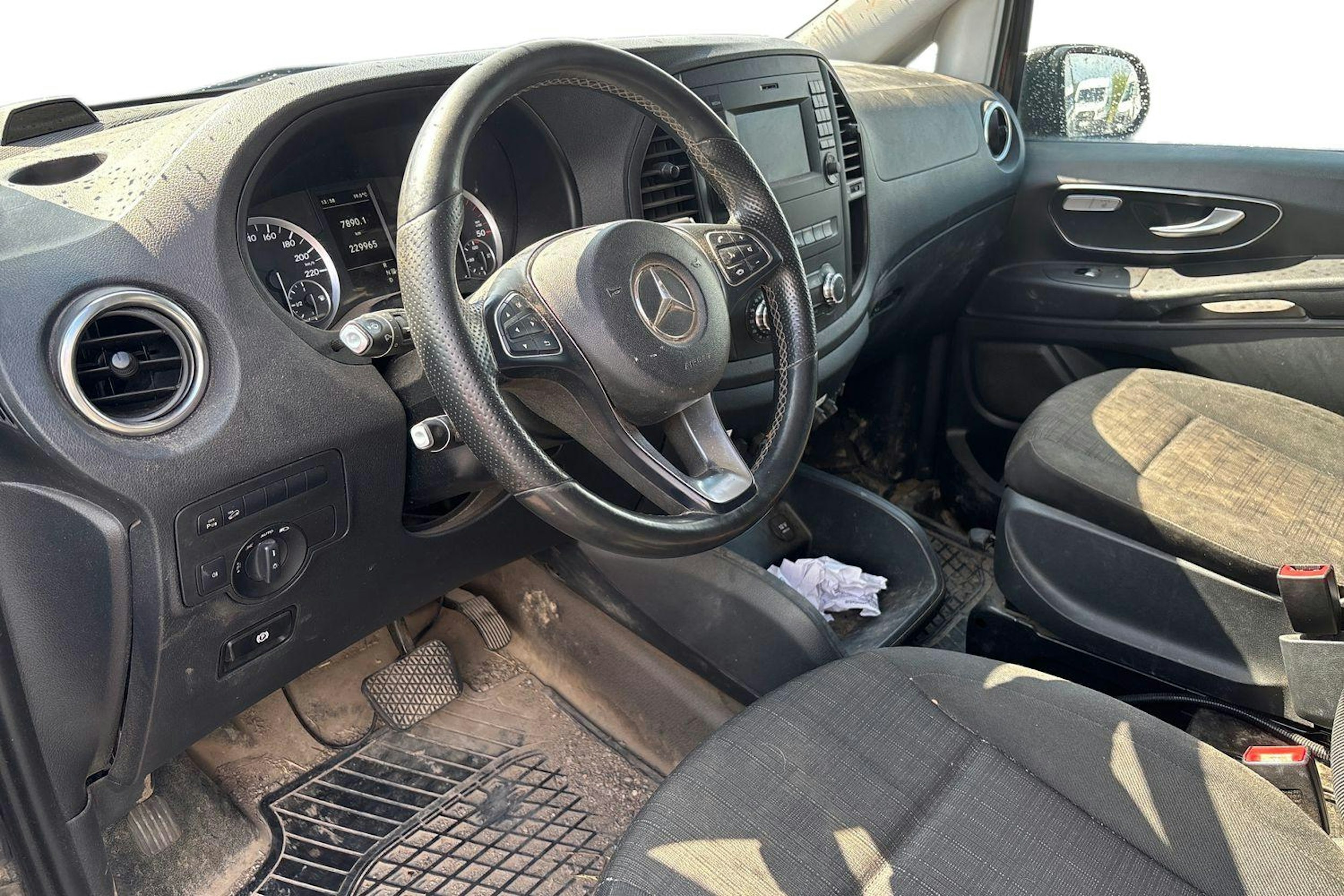 Musta Mercedes-Benz Vito 2018 kuva 3.