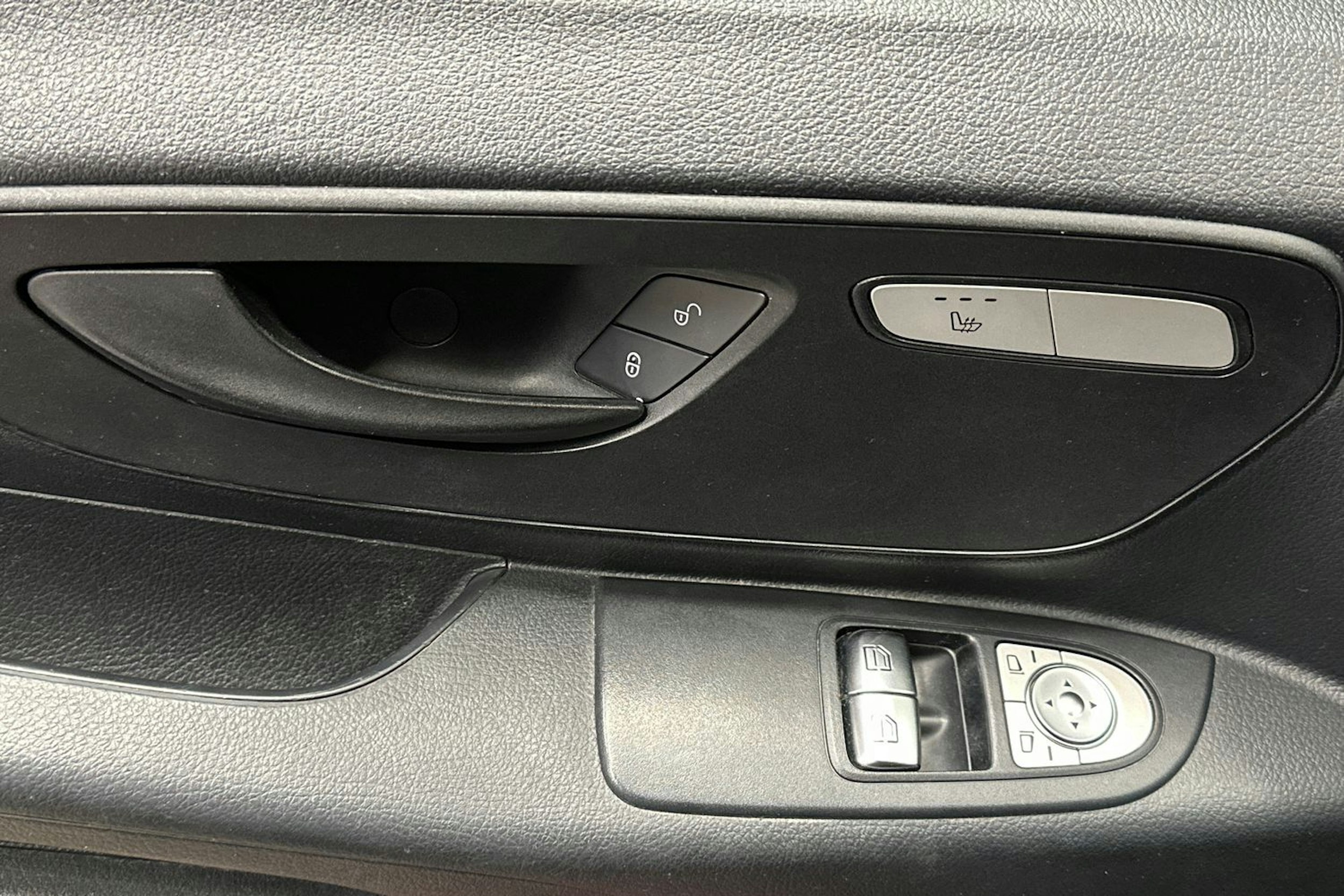 valkoinen Mercedes-Benz Vito 2018 kuva 13.