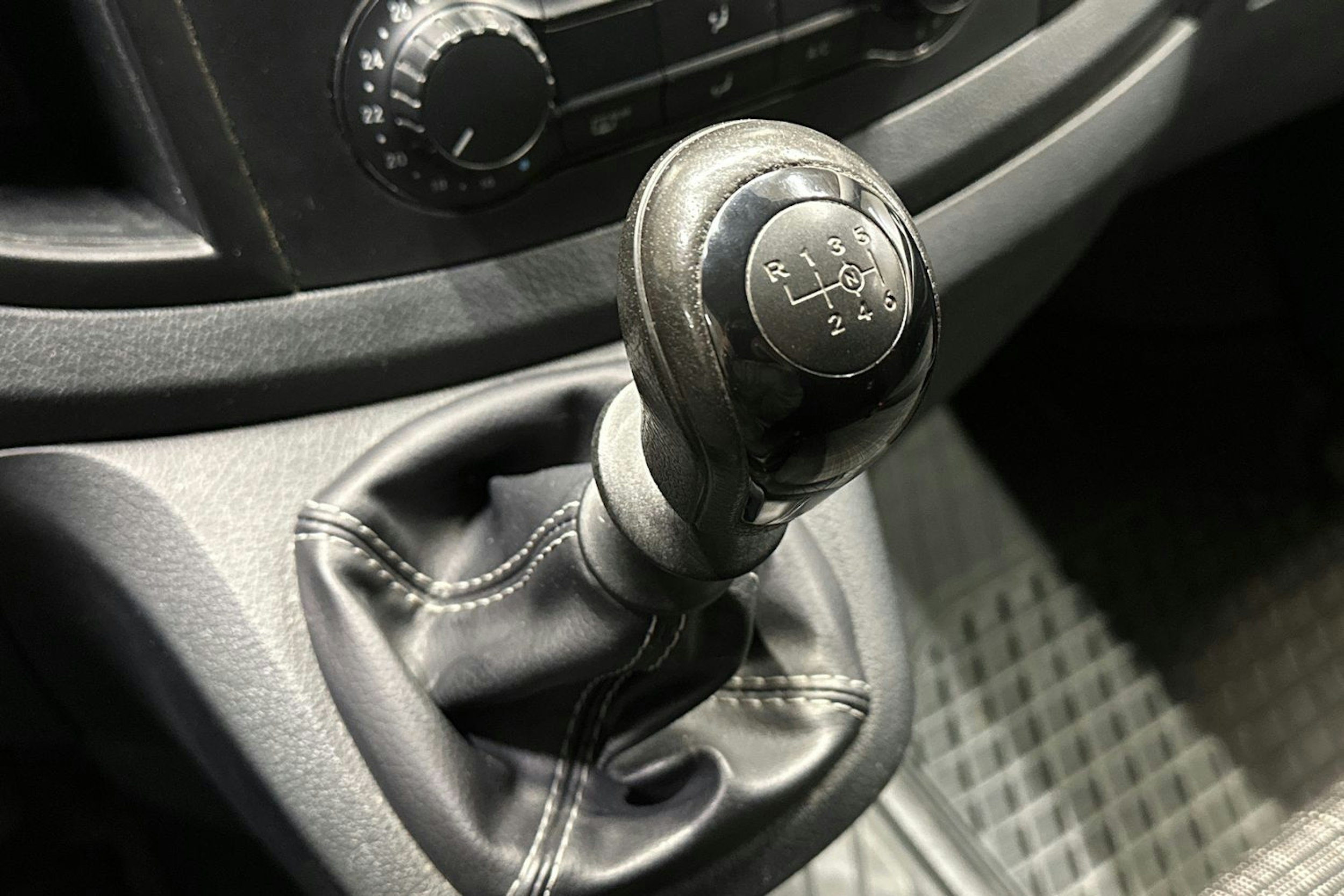 valkoinen Mercedes-Benz Vito 2018 kuva 23.