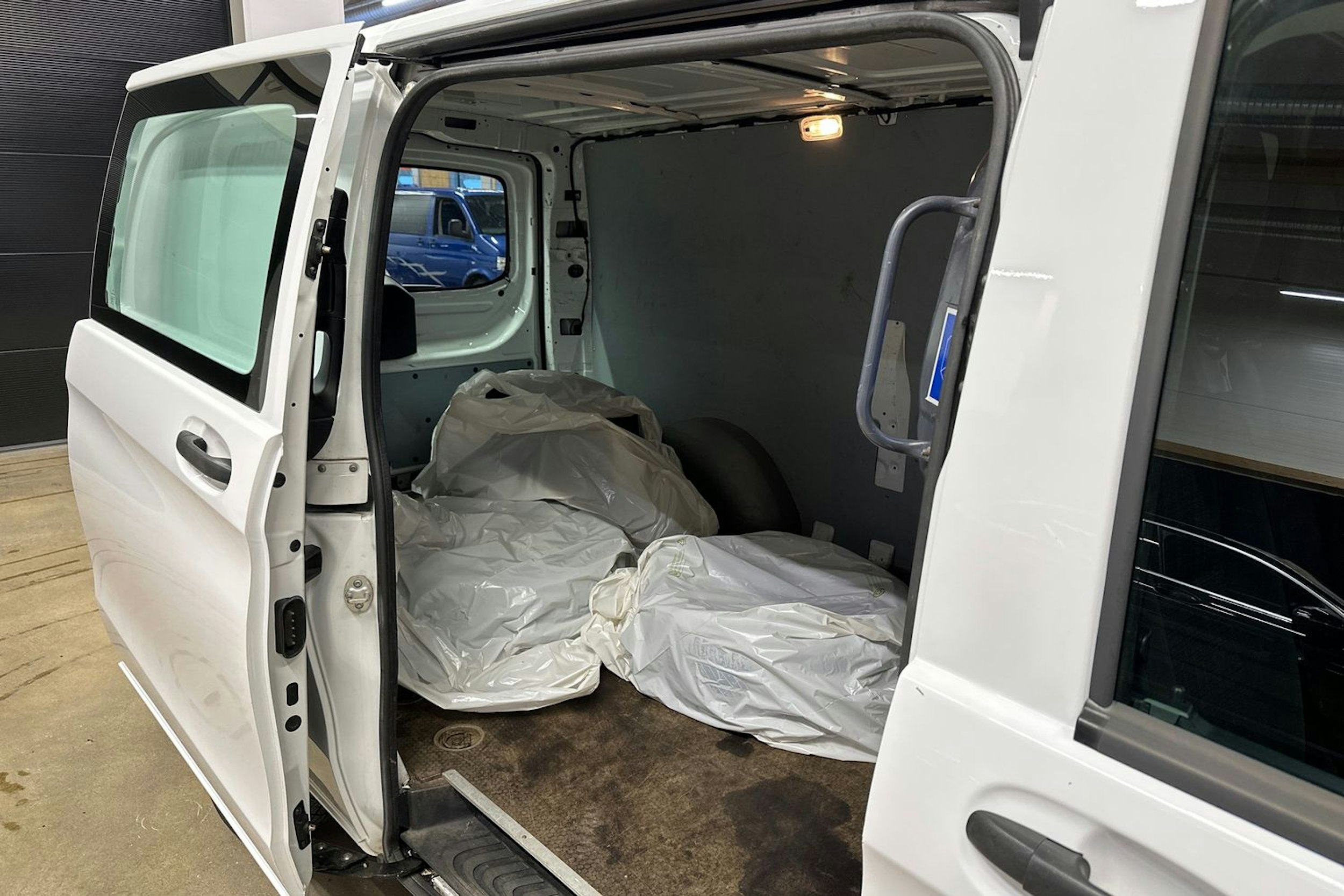 valkoinen Mercedes-Benz Vito 2018 kuva 24.