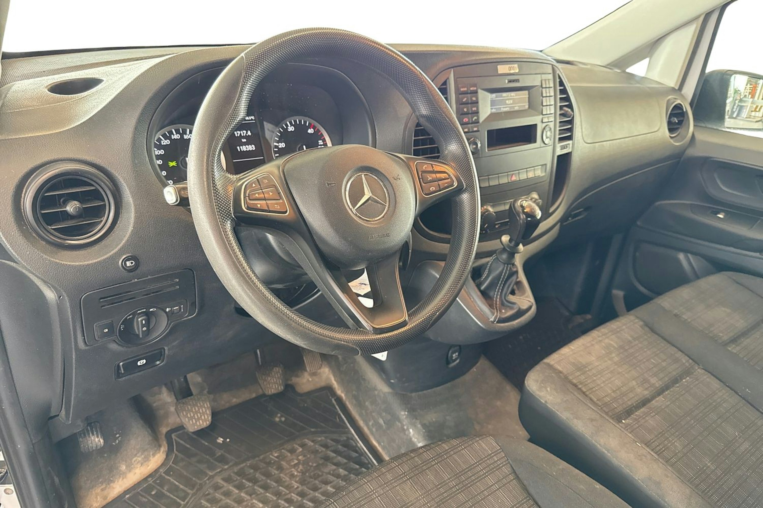 valkoinen Mercedes-Benz Vito 2018 kuva 3.