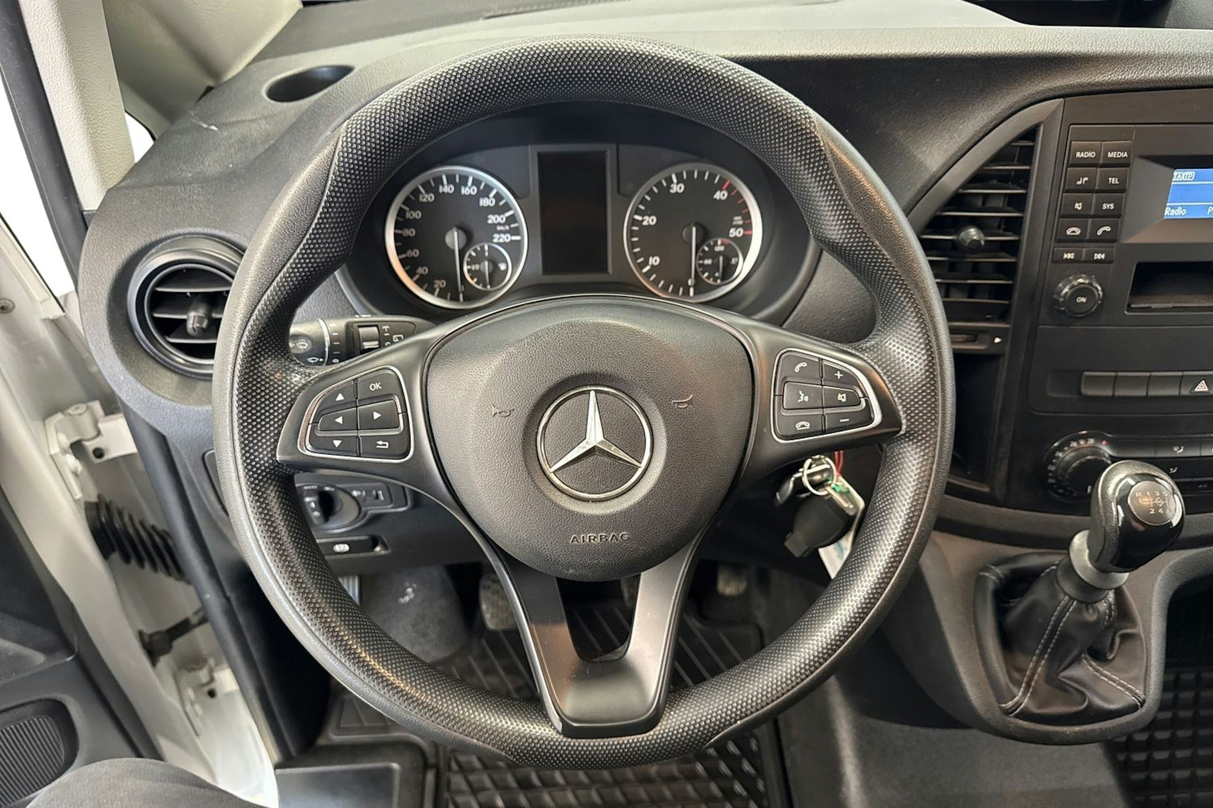 valkoinen Mercedes-Benz Vito 2018 kuva 9.