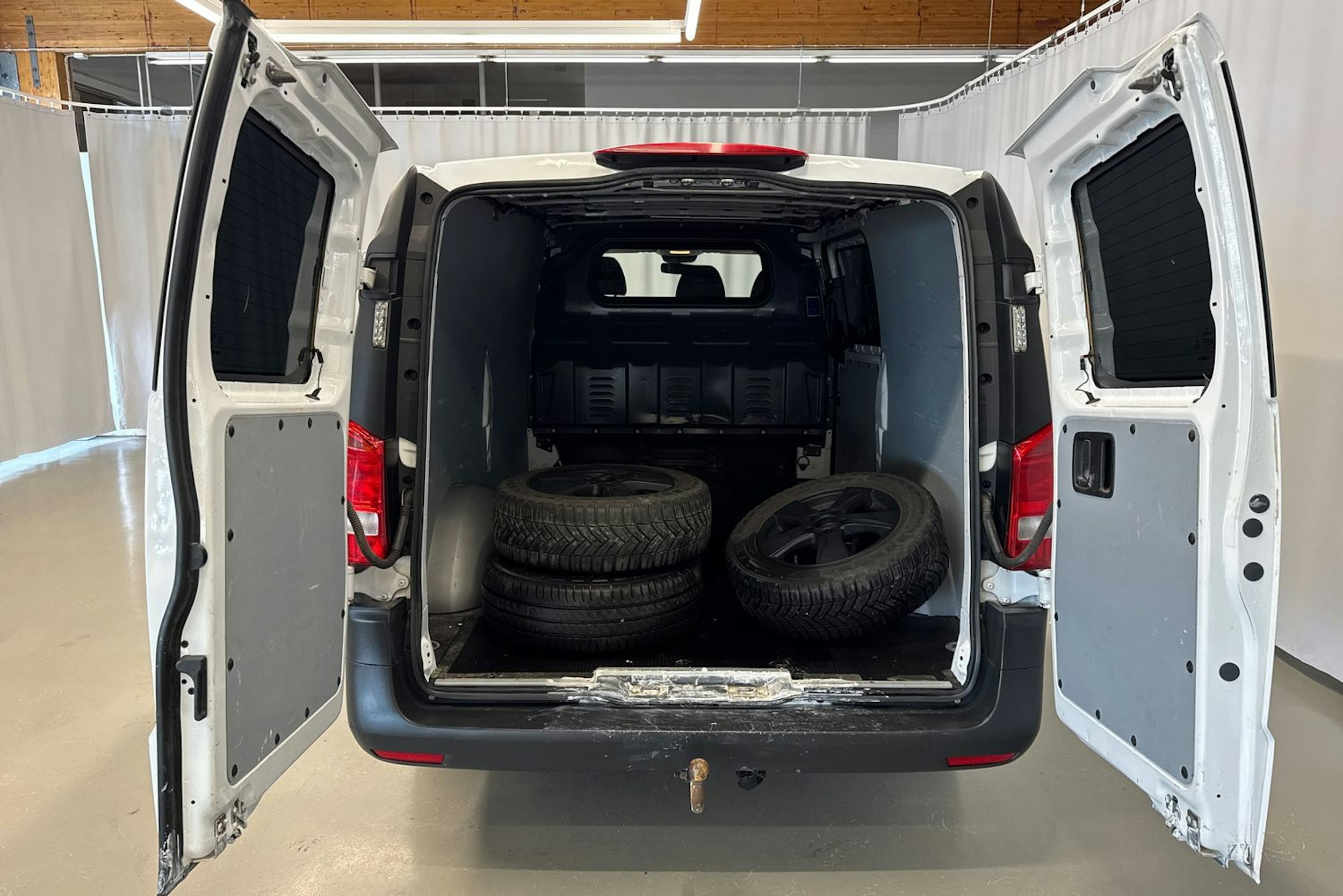 valkoinen Mercedes-Benz Vito 2018 kuva 17.