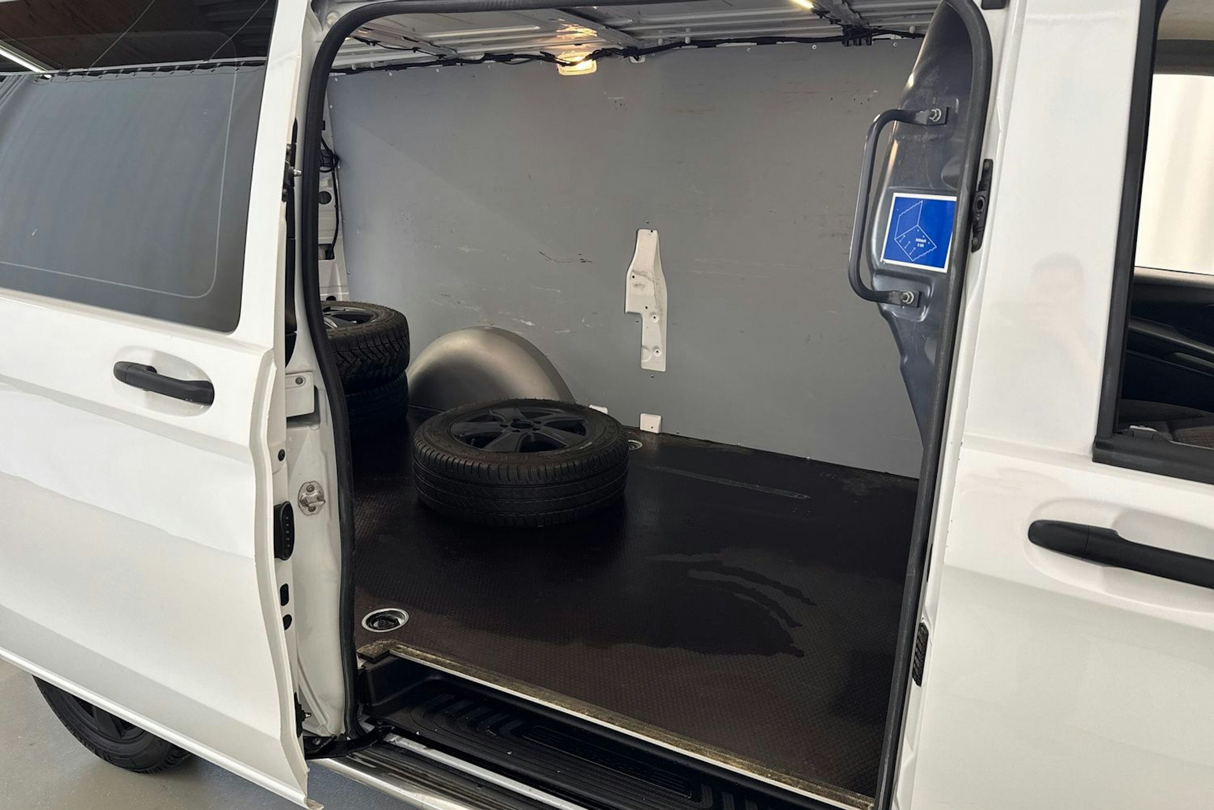 valkoinen Mercedes-Benz Vito 2018 kuva 18.