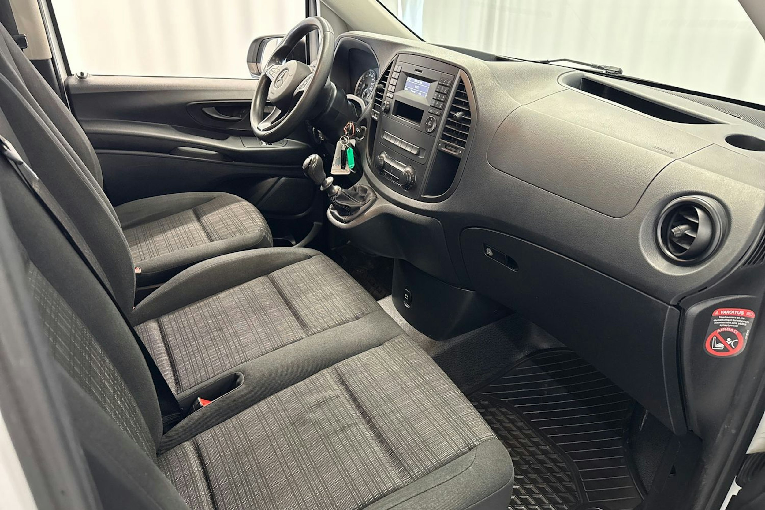 valkoinen Mercedes-Benz Vito 2018 kuva 19.