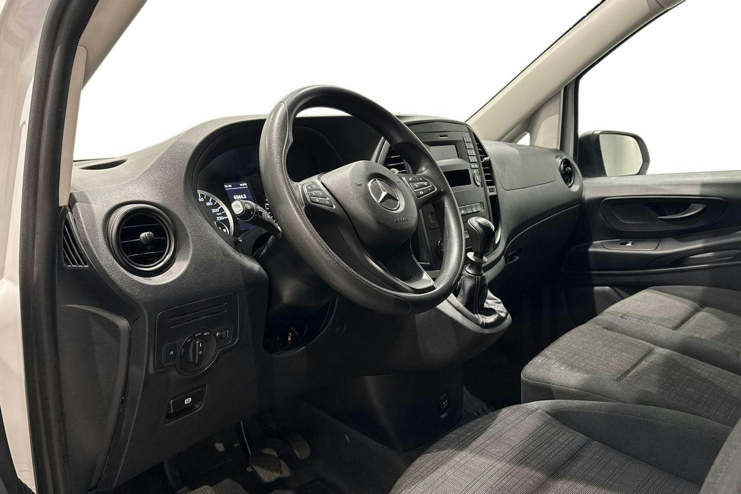 valkoinen Mercedes-Benz Vito 2018 kuva 7.