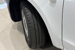 valkoinen Mercedes-Benz Vito 2018 kuva 13.