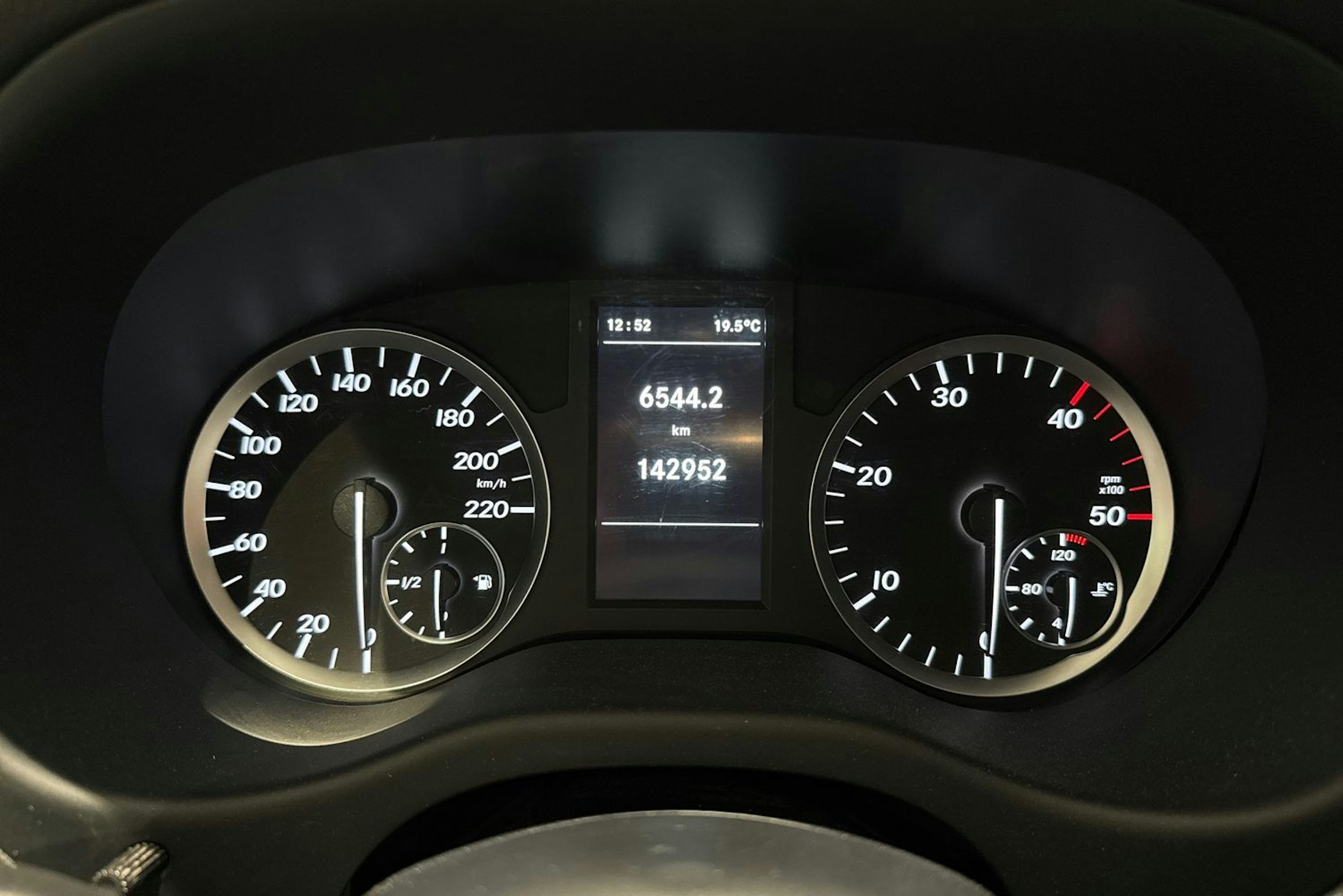 valkoinen Mercedes-Benz Vito 2018 kuva 17.
