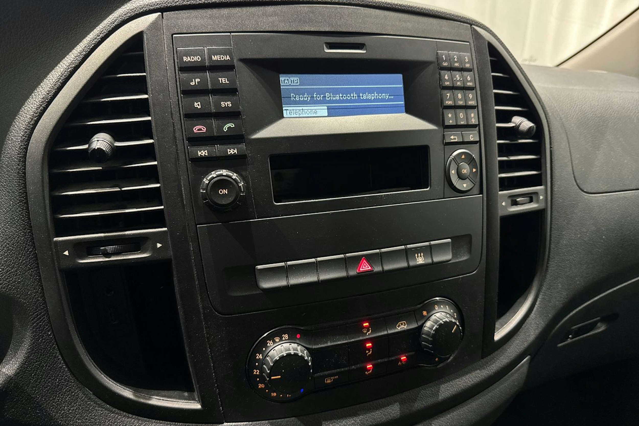 valkoinen Mercedes-Benz Vito 2018 kuva 19.