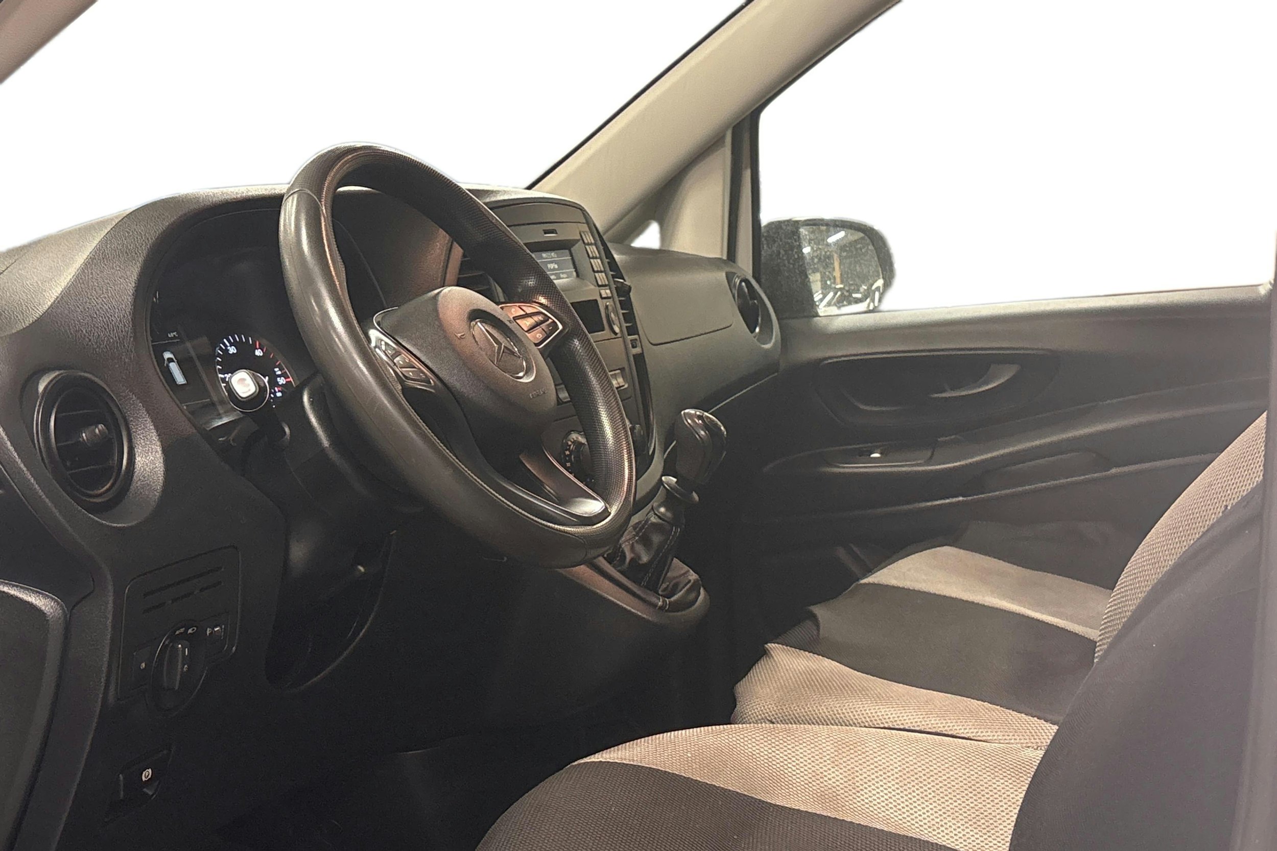 valkoinen Mercedes-Benz Vito 2018 kuva 3.