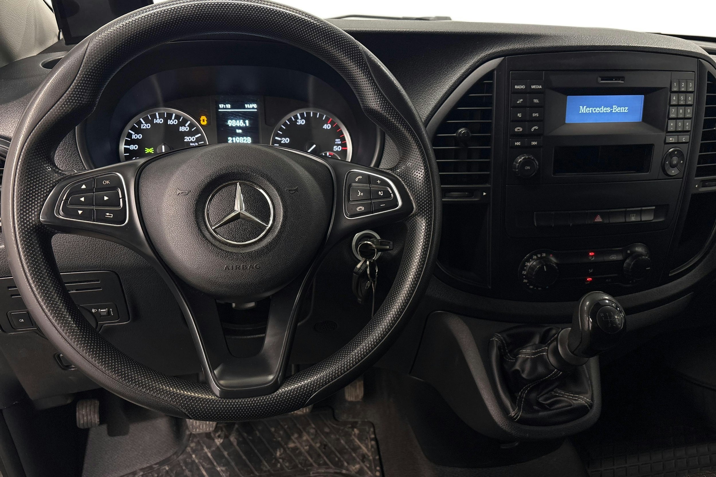 valkoinen Mercedes-Benz Vito 2018 kuva 9.