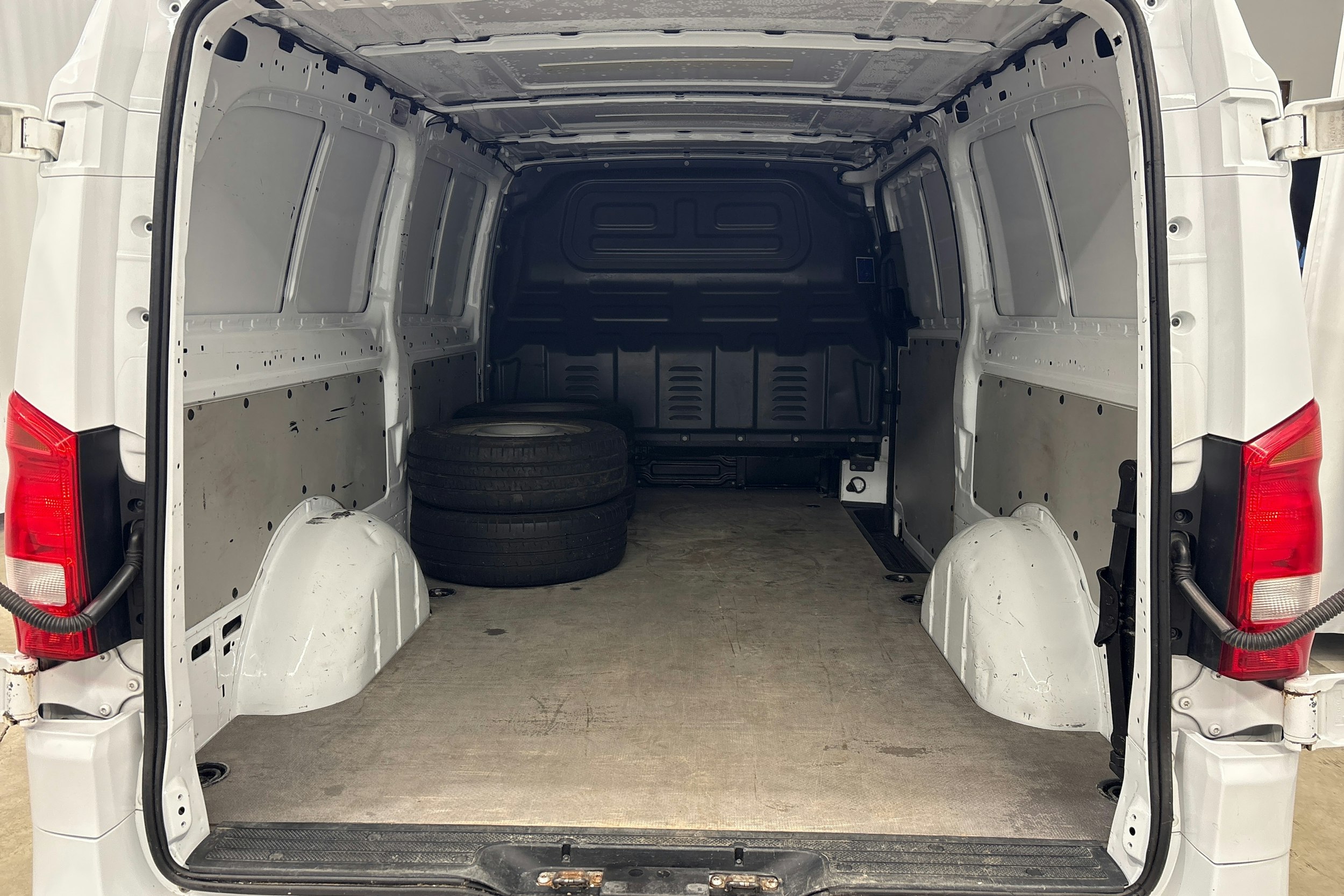 valkoinen Mercedes-Benz Vito 2018 kuva 13.