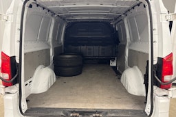 valkoinen Mercedes-Benz Vito 2018 kuva 13.