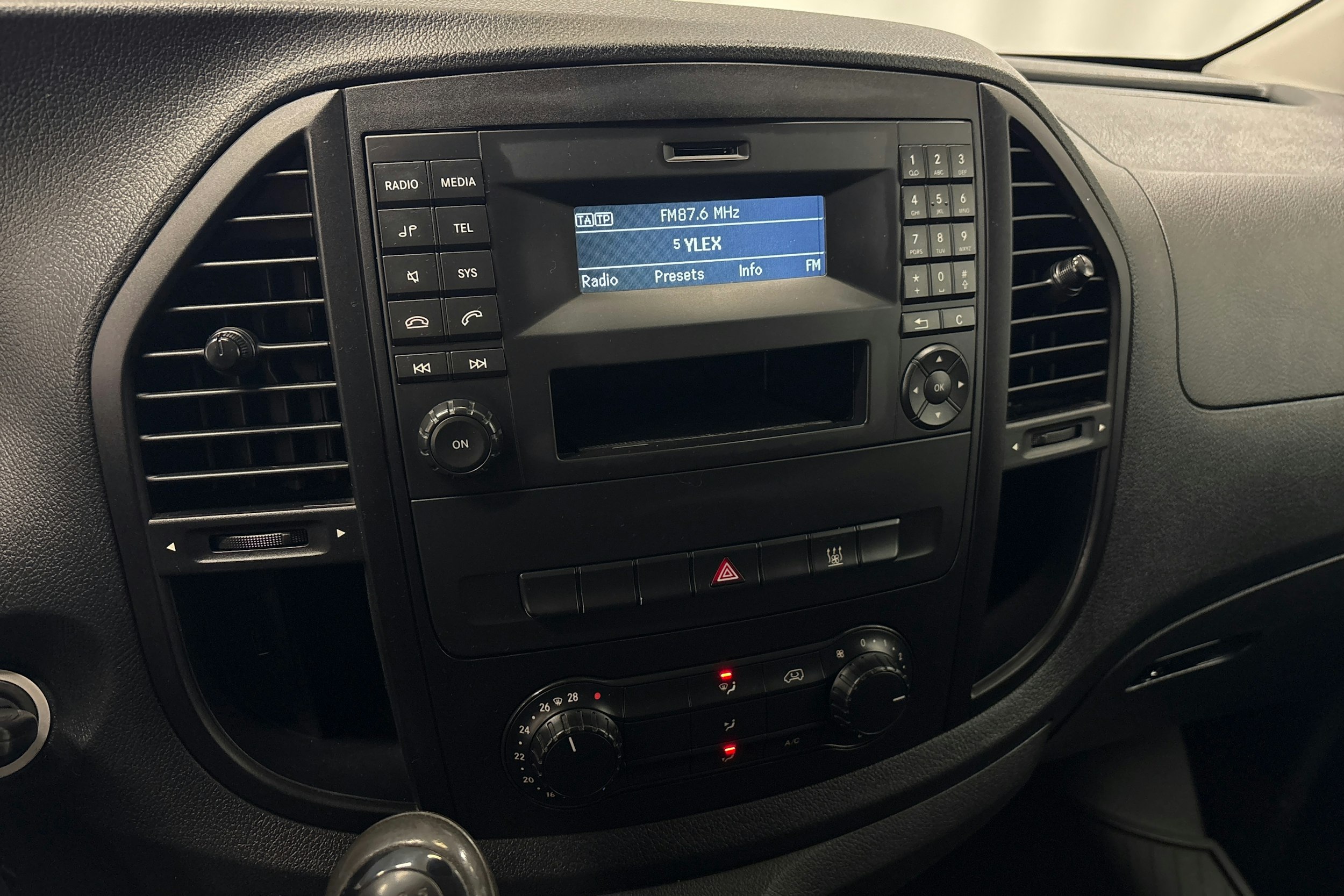 valkoinen Mercedes-Benz Vito 2018 kuva 20.