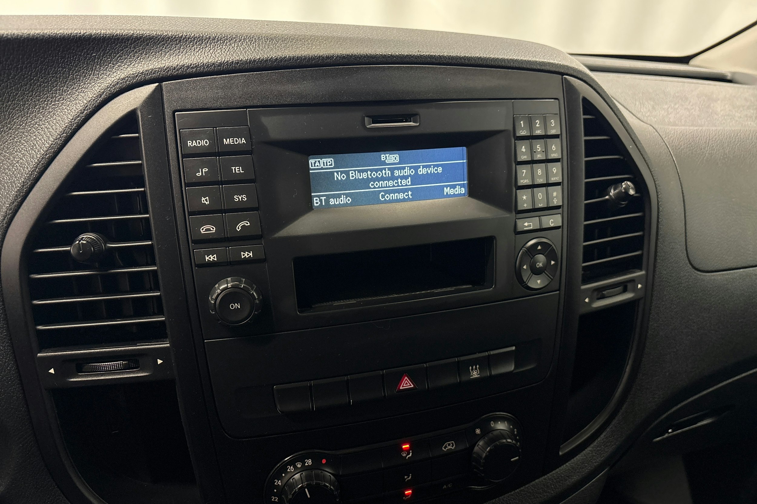 valkoinen Mercedes-Benz Vito 2018 kuva 21.