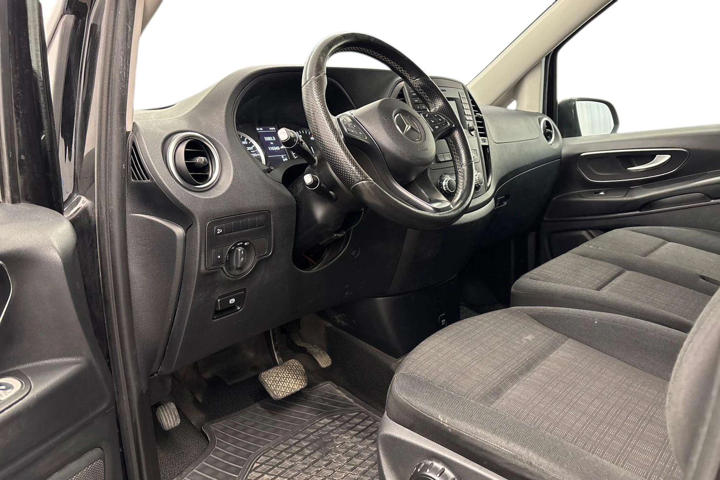 musta Mercedes-Benz Vito 2018 kuva 8.