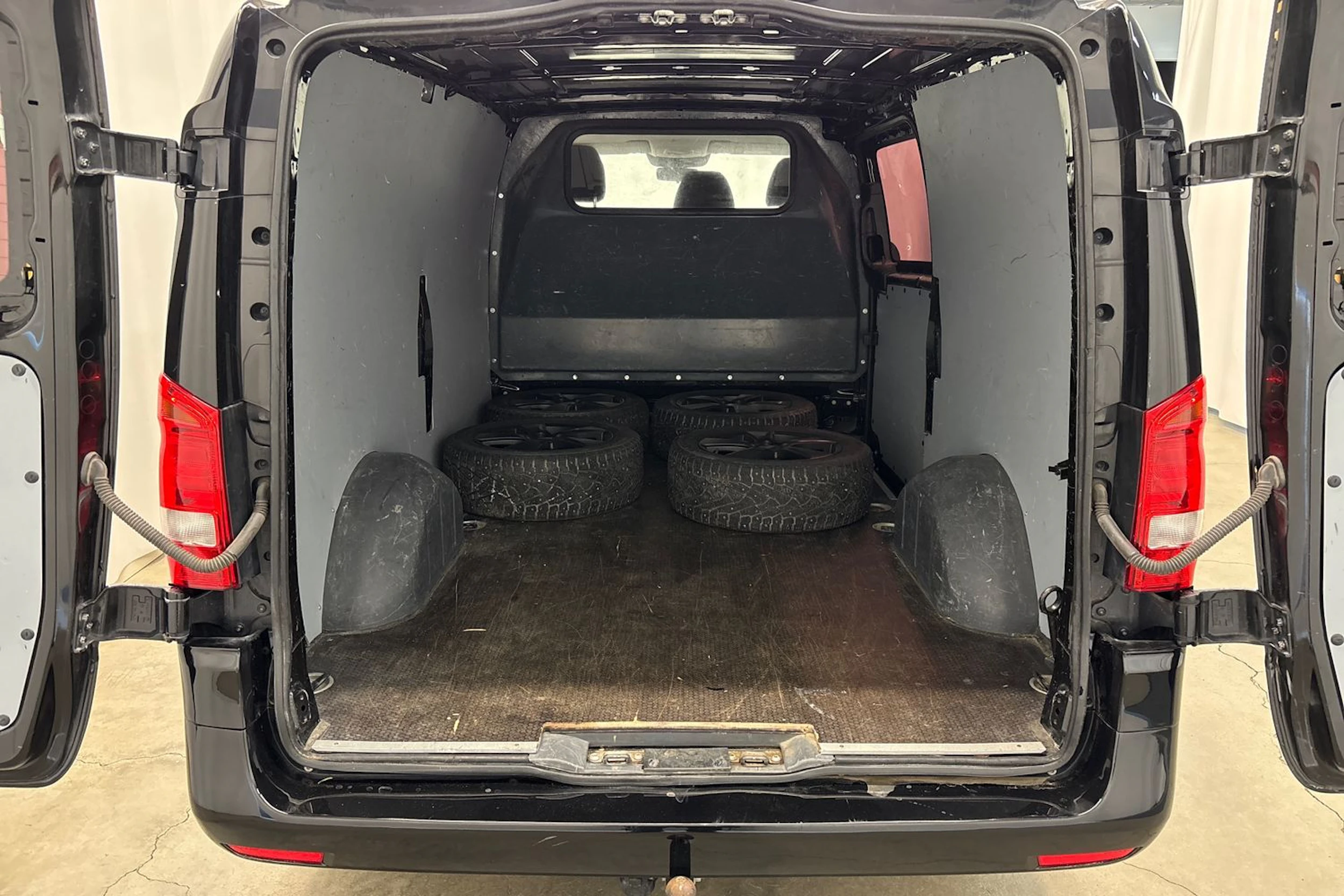 musta Mercedes-Benz Vito 2018 kuva 21.