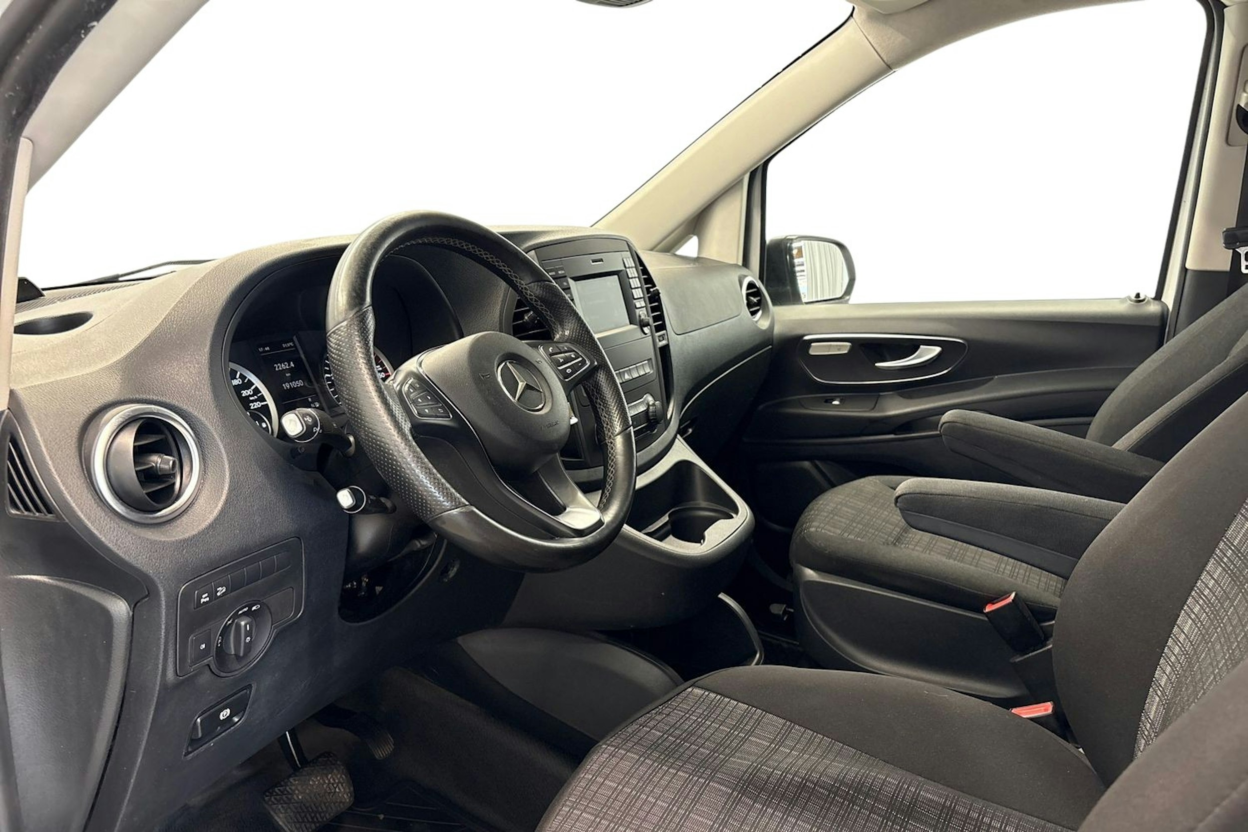 valkoinen Mercedes-Benz Vito 2018 kuva 6.