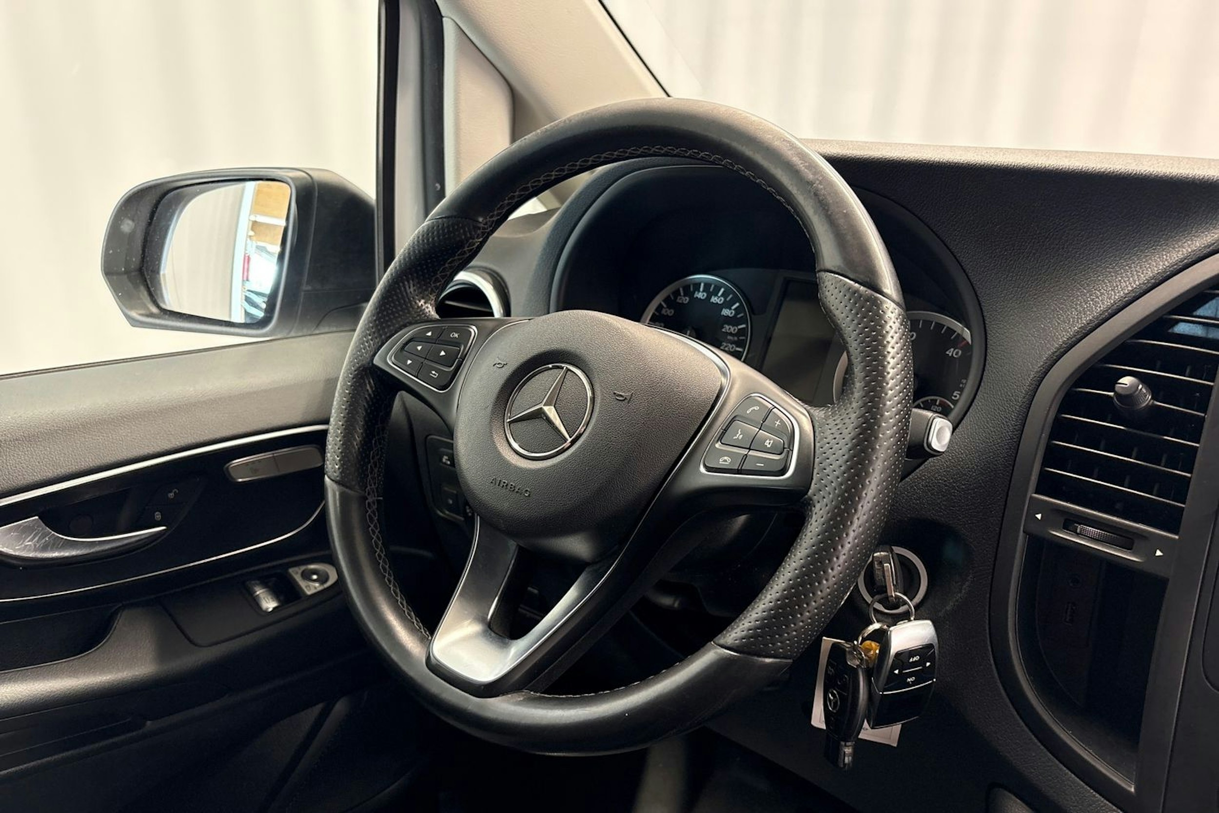 valkoinen Mercedes-Benz Vito 2018 kuva 10.