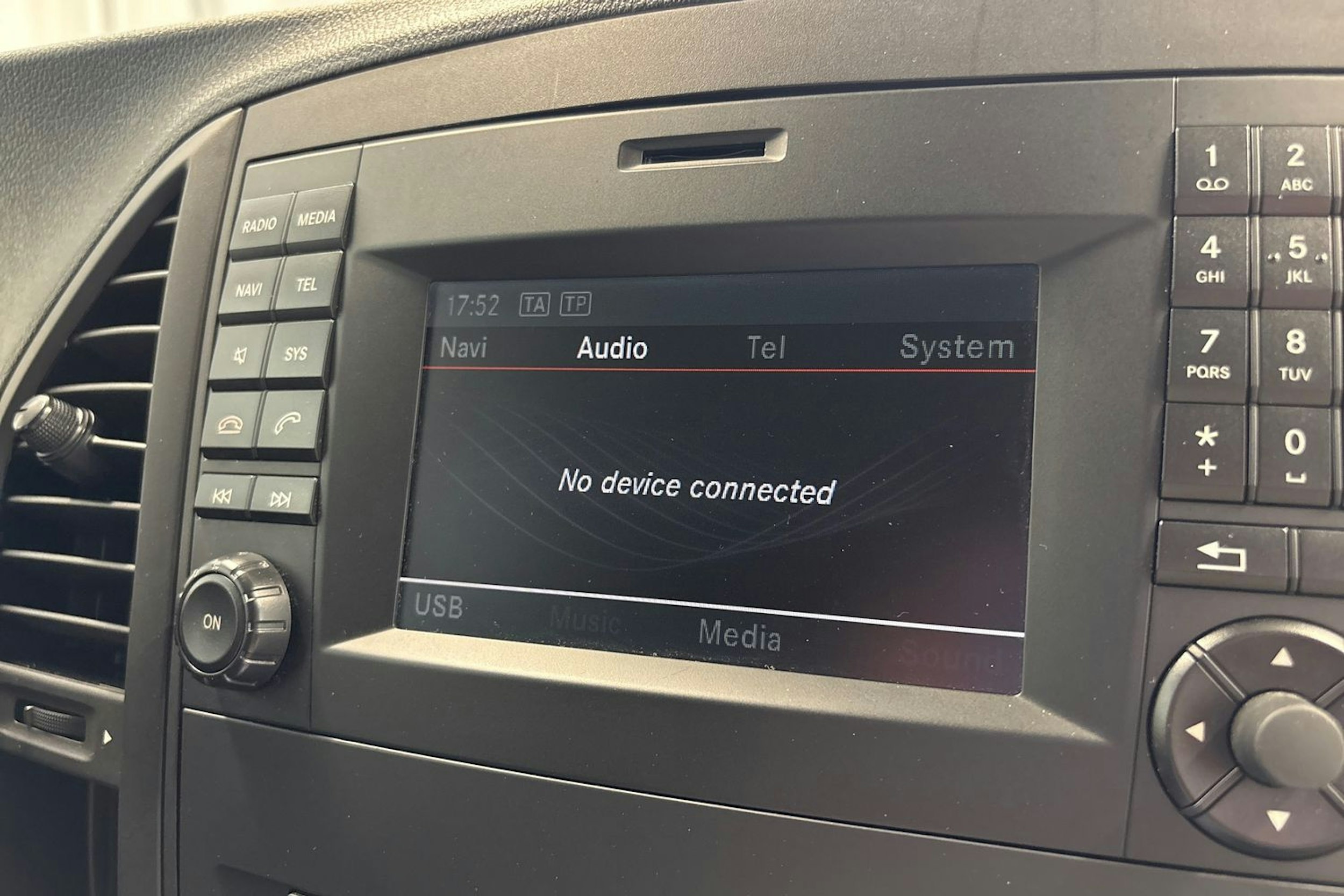 valkoinen Mercedes-Benz Vito 2018 kuva 16.