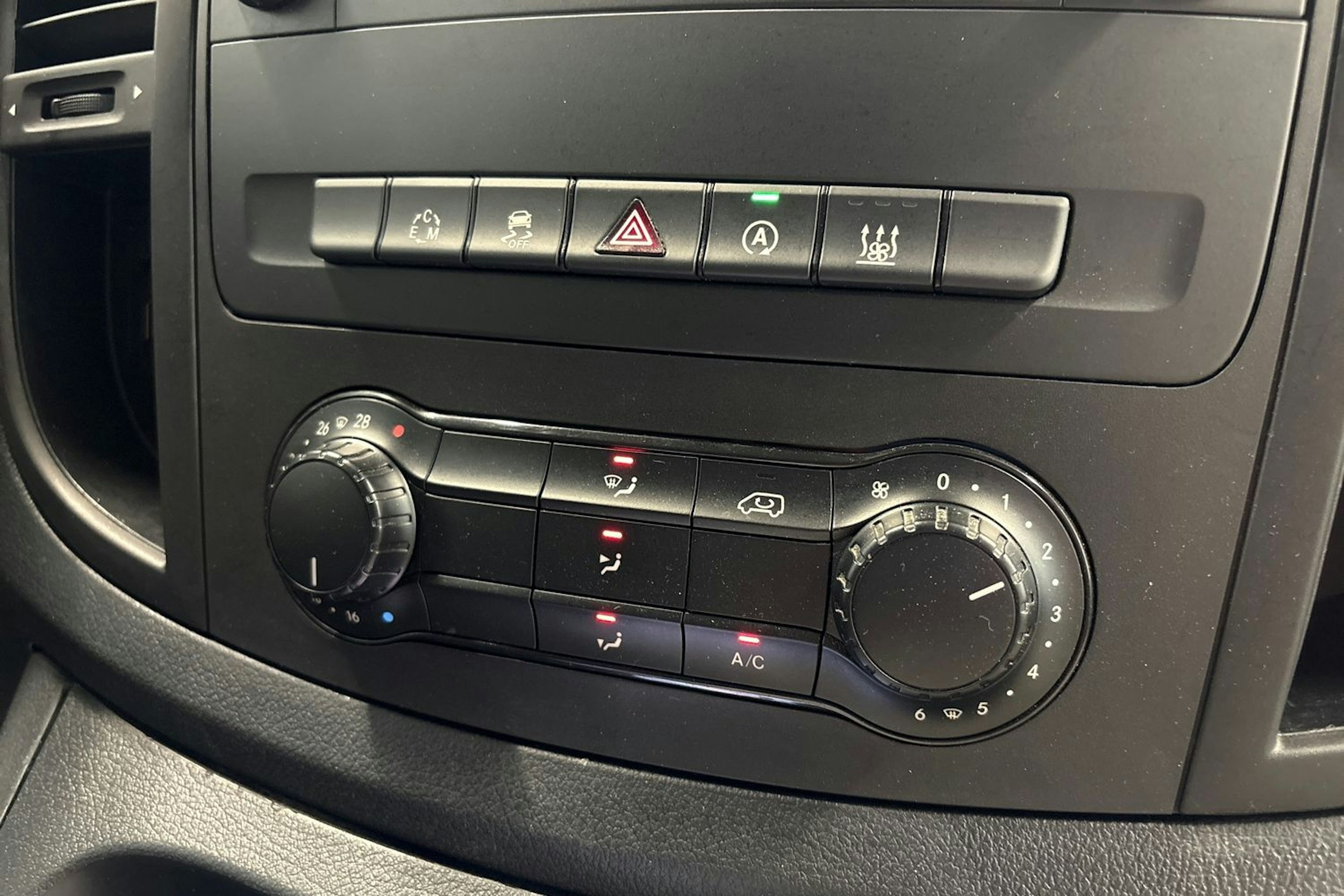 valkoinen Mercedes-Benz Vito 2018 kuva 18.