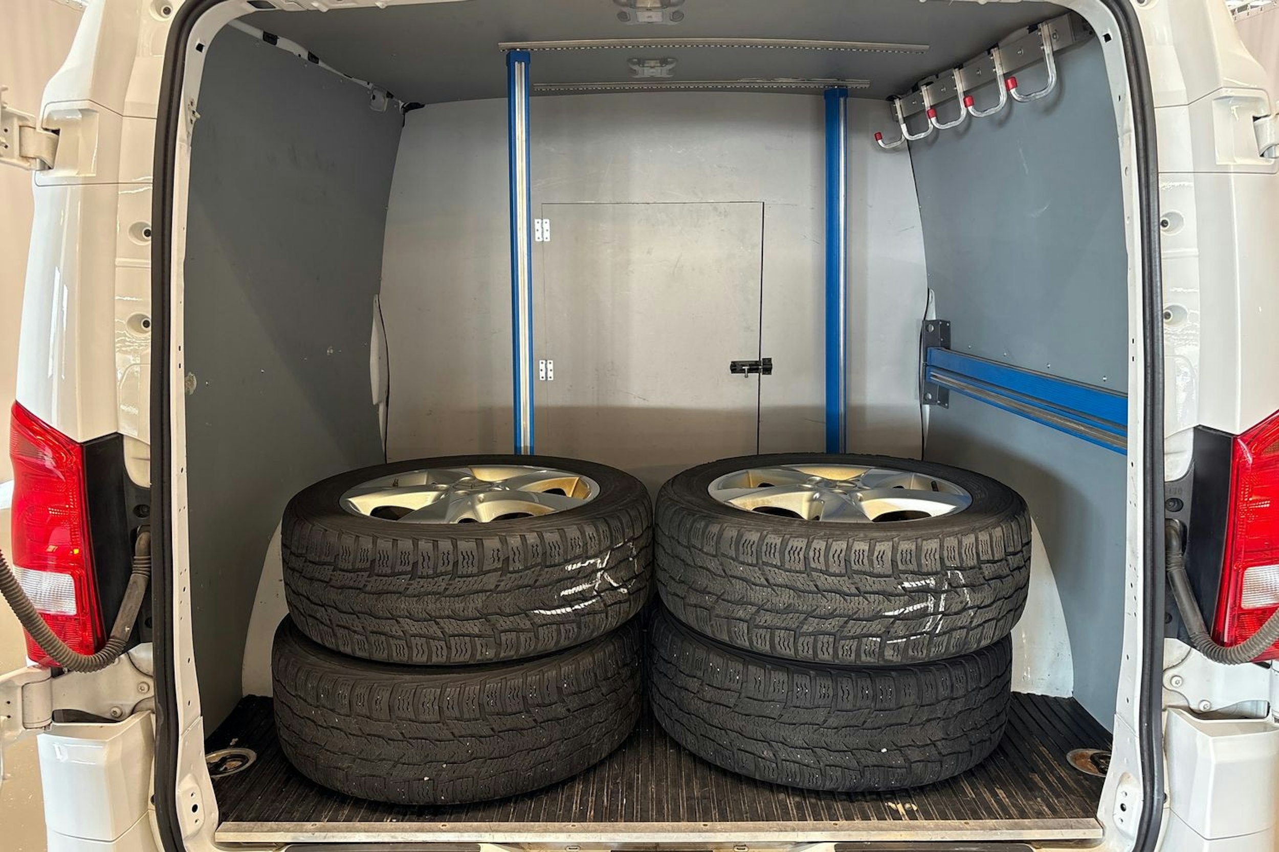valkoinen Mercedes-Benz Vito 2018 kuva 23.