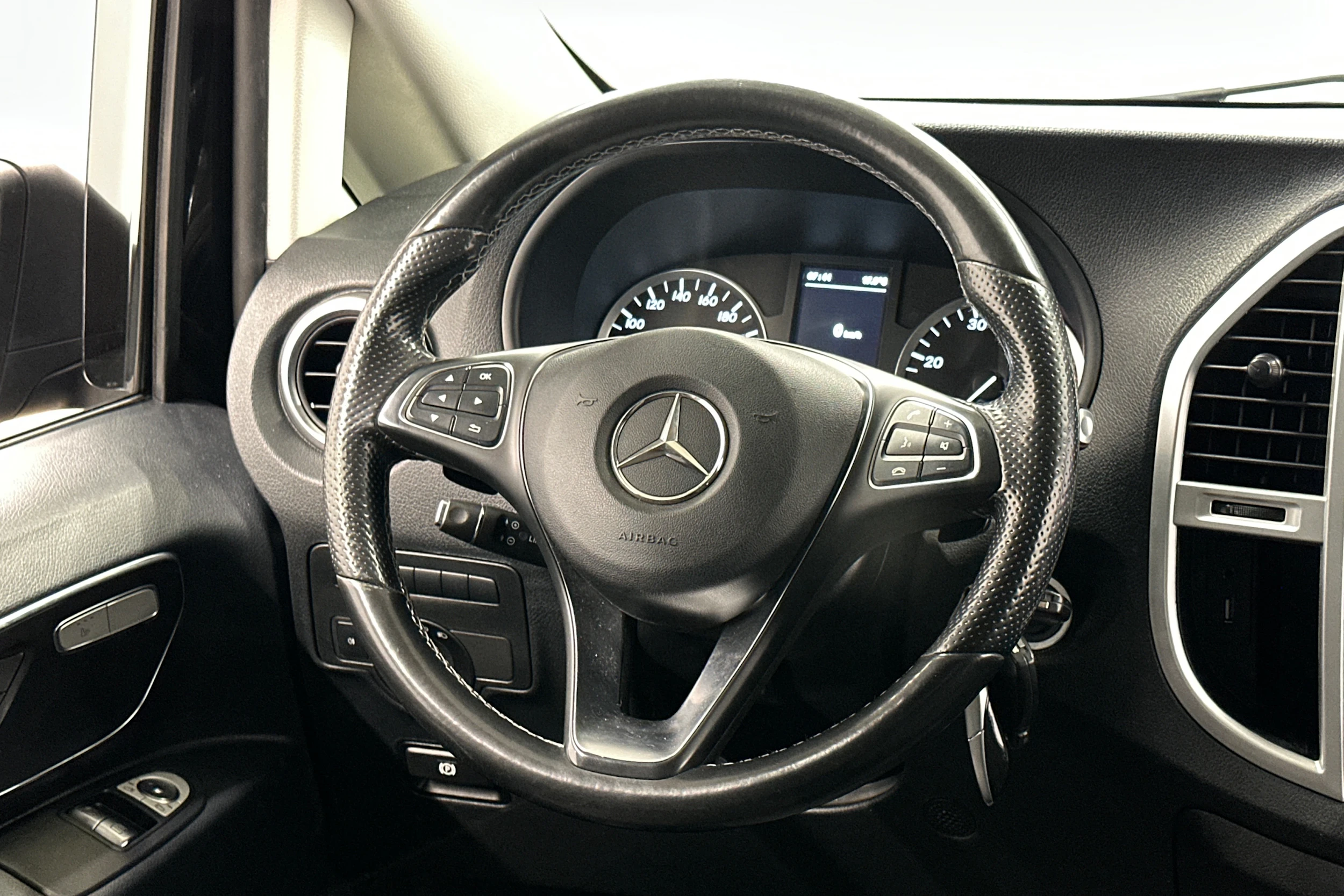 musta Mercedes-Benz Vito 2018 kuva 10.