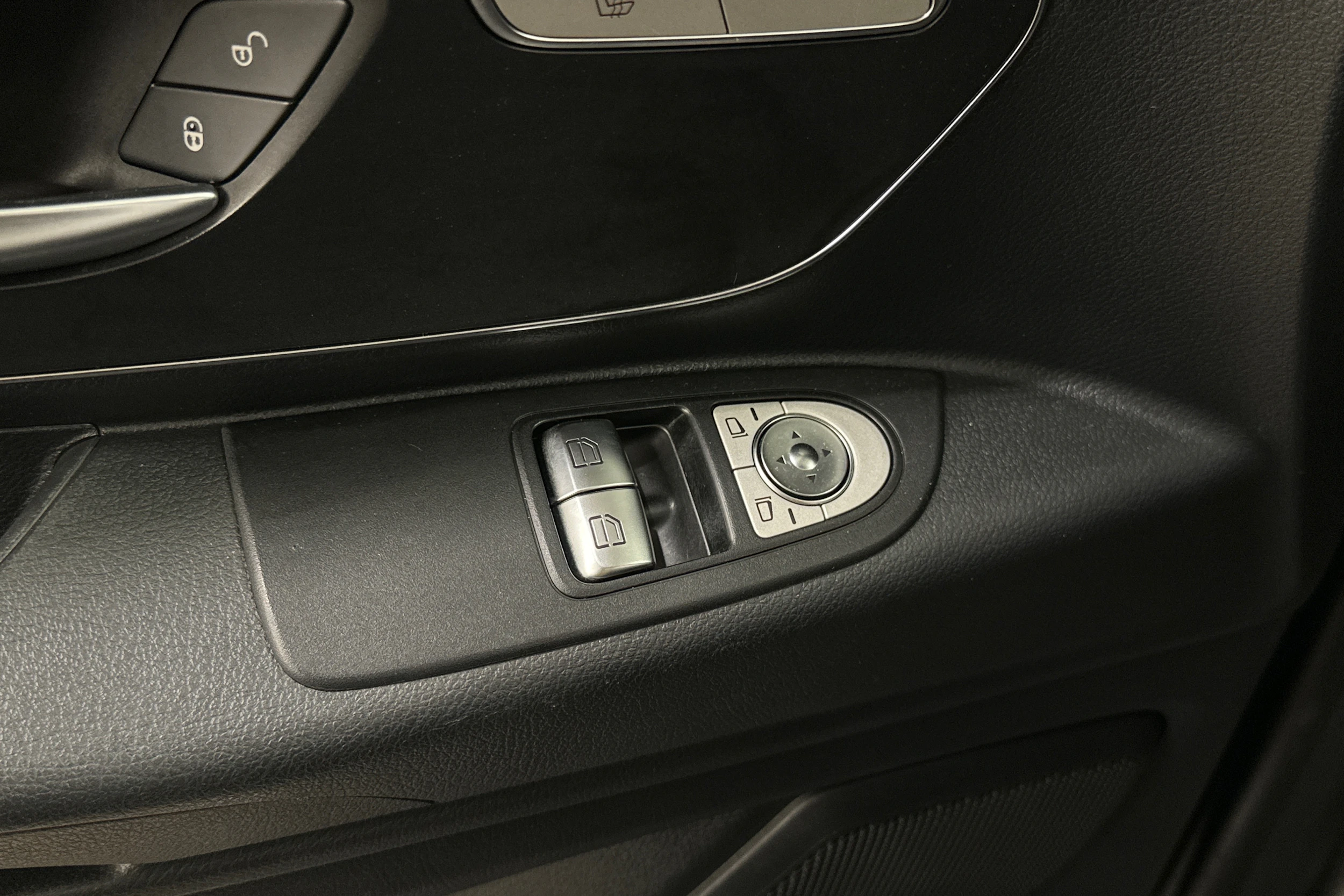 musta Mercedes-Benz Vito 2018 kuva 18.