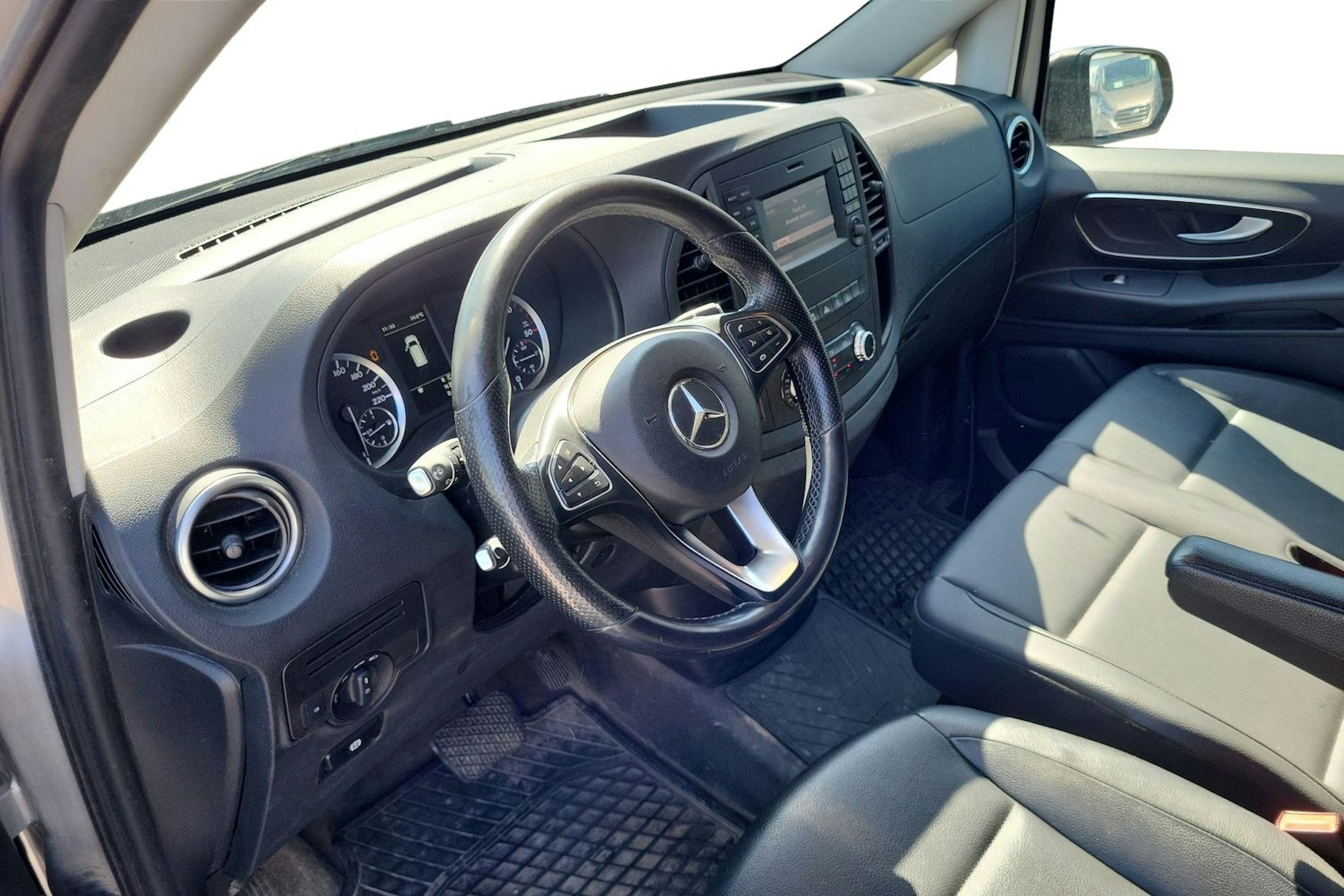Harmaa Mercedes-Benz Vito 2018 kuva 3.