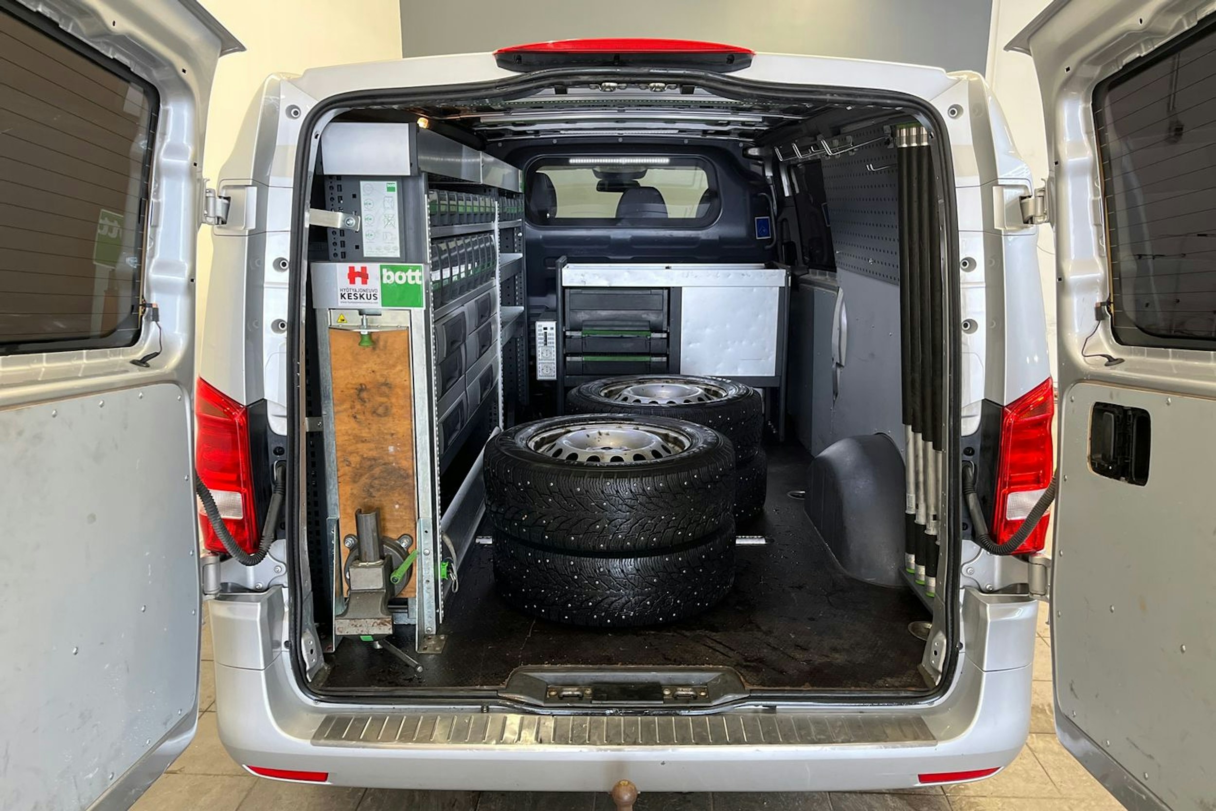 Harmaa Mercedes-Benz Vito 2018 kuva 13.