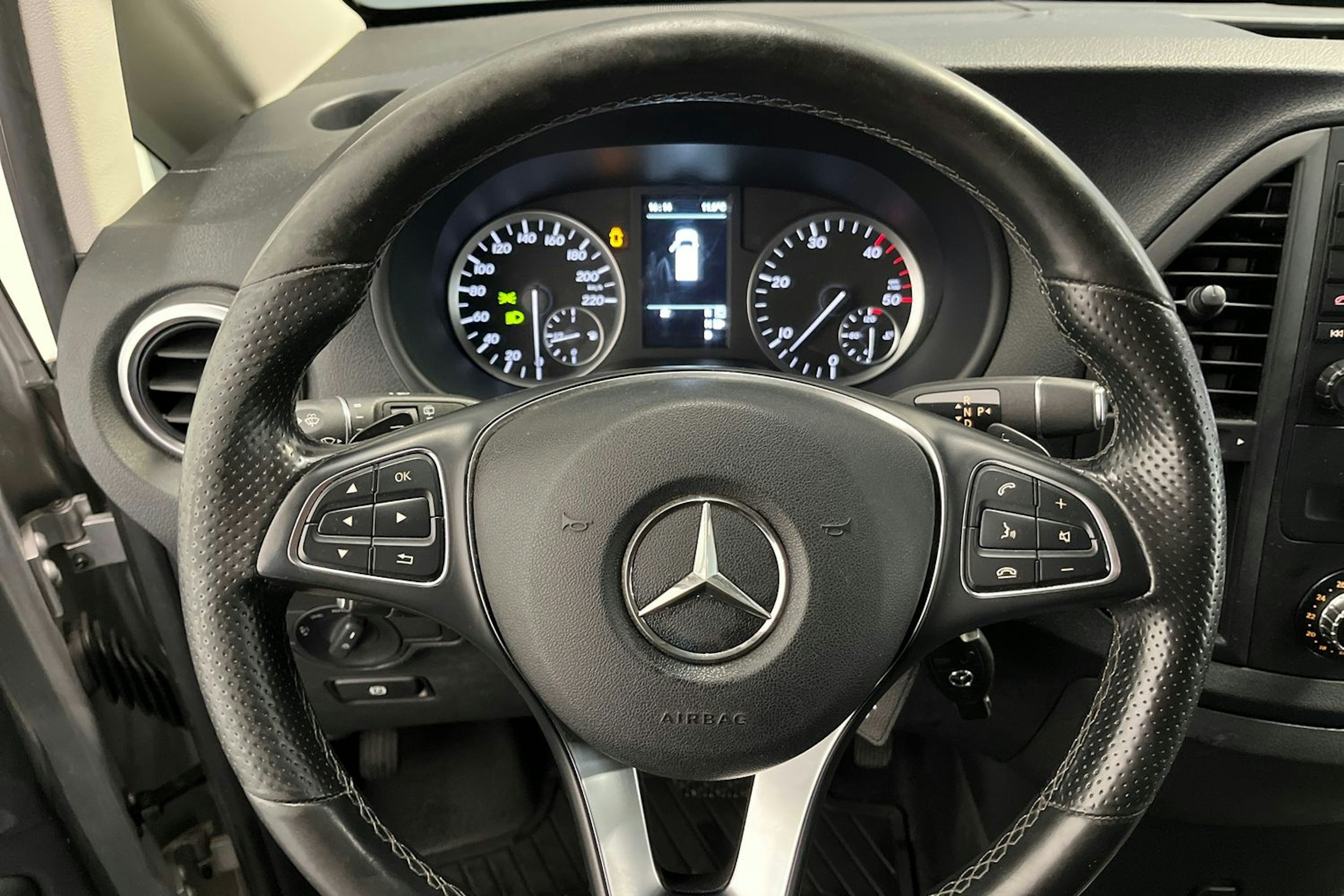 Harmaa Mercedes-Benz Vito 2018 kuva 17.