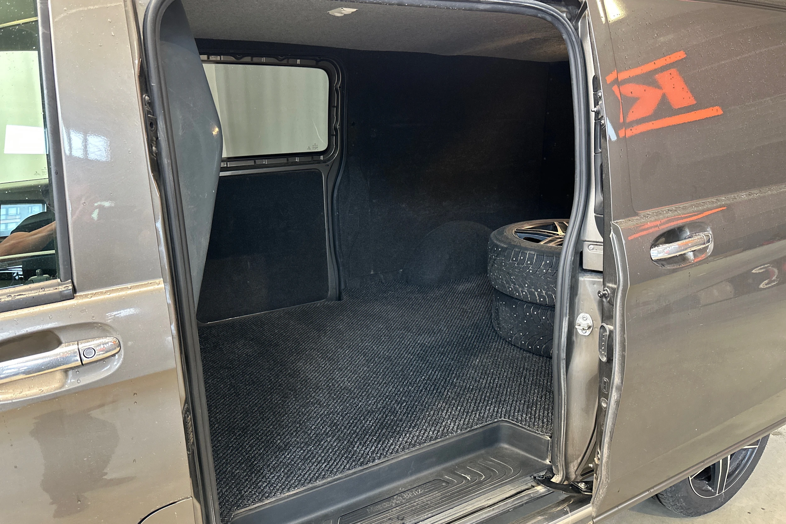 harmaa Mercedes-Benz Vito 2018 kuva 4.