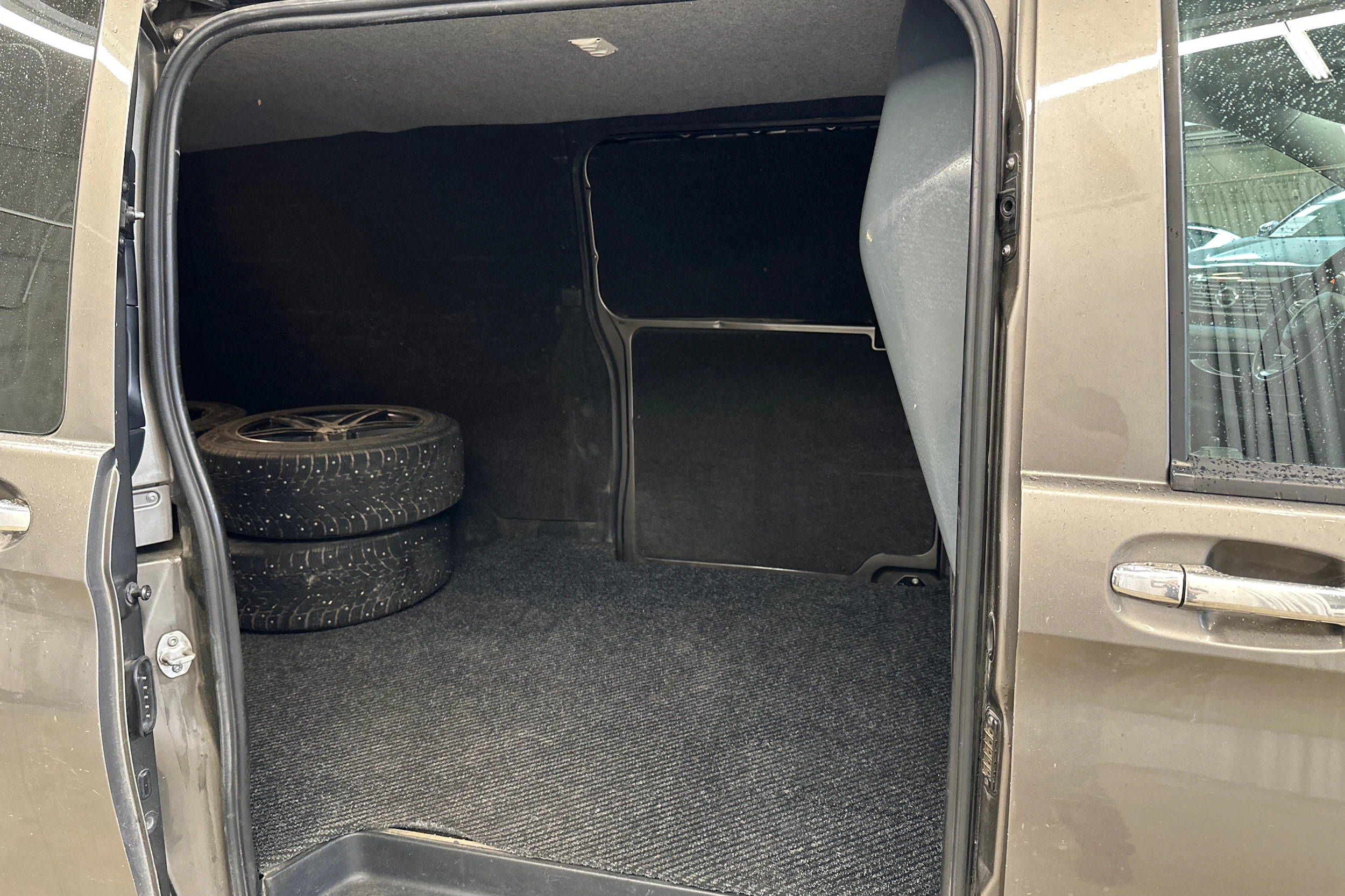 harmaa Mercedes-Benz Vito 2018 kuva 5.