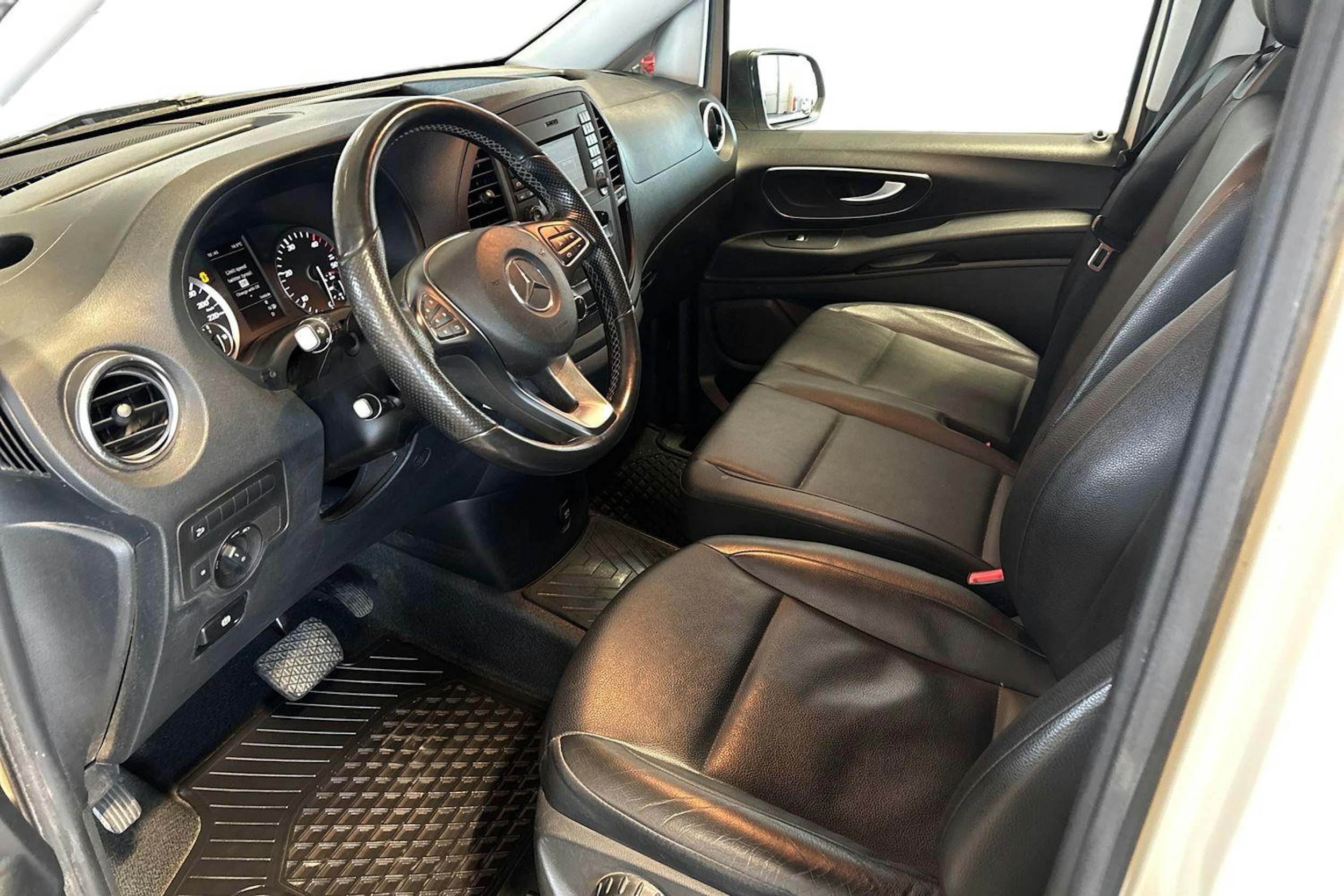 harmaa Mercedes-Benz Vito 2018 kuva 8.