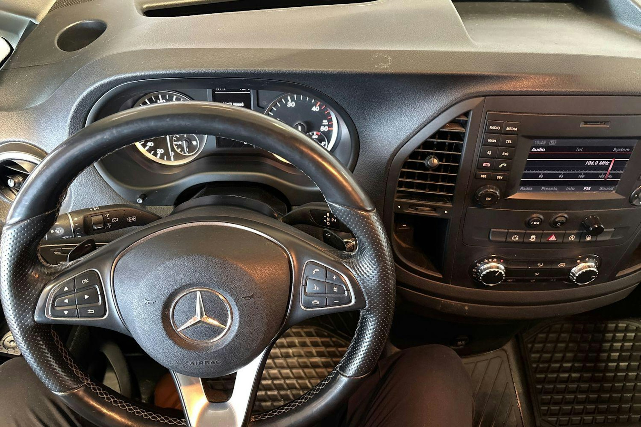 harmaa Mercedes-Benz Vito 2018 kuva 9.