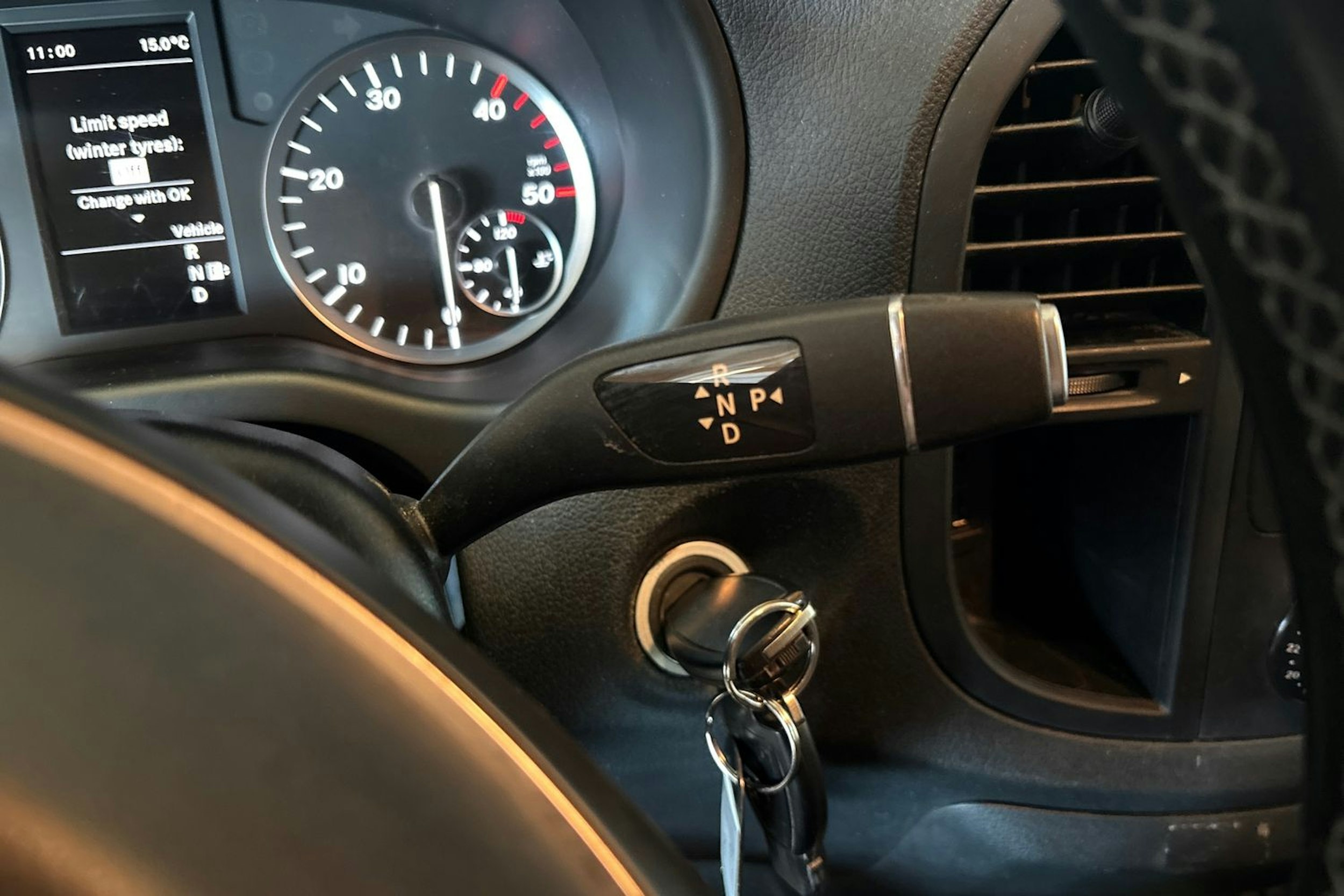 harmaa Mercedes-Benz Vito 2018 kuva 17.