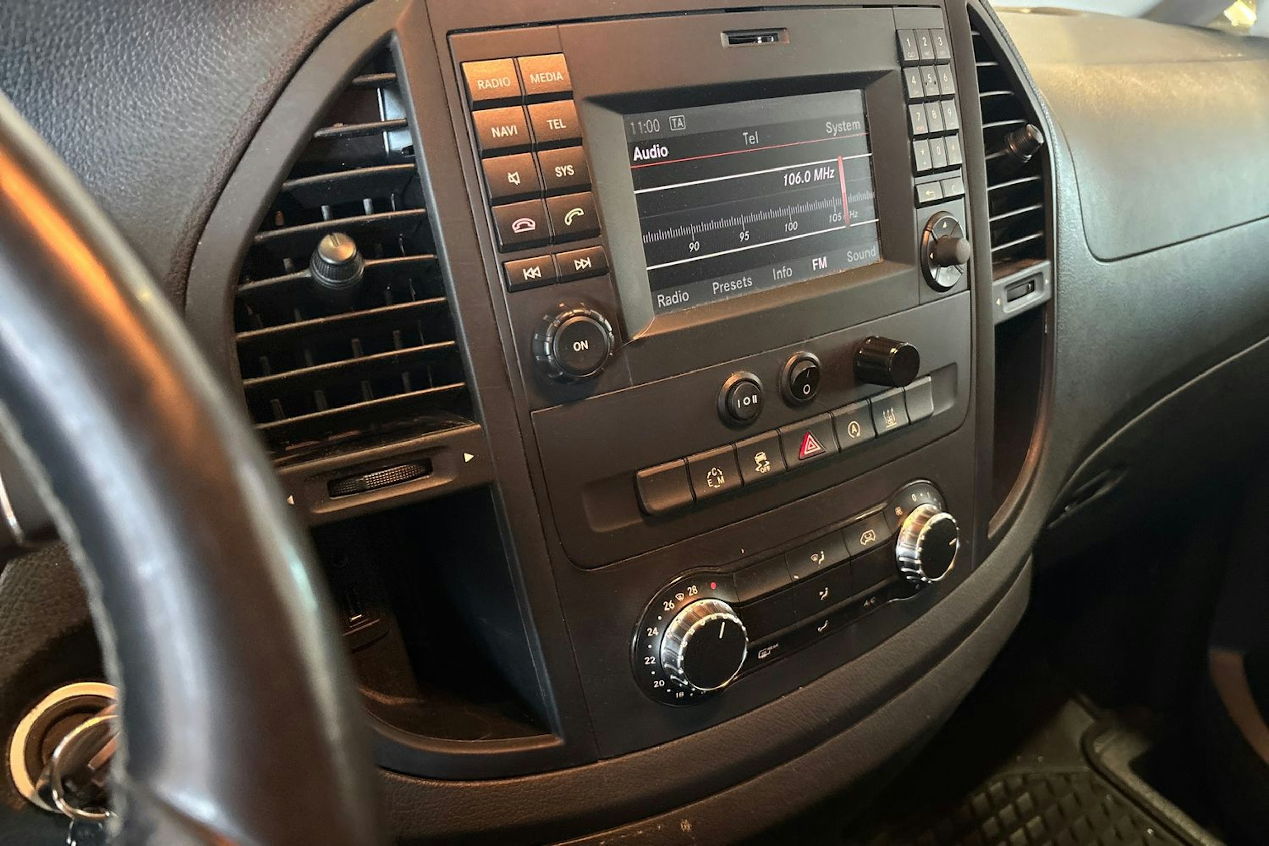 harmaa Mercedes-Benz Vito 2018 kuva 18.