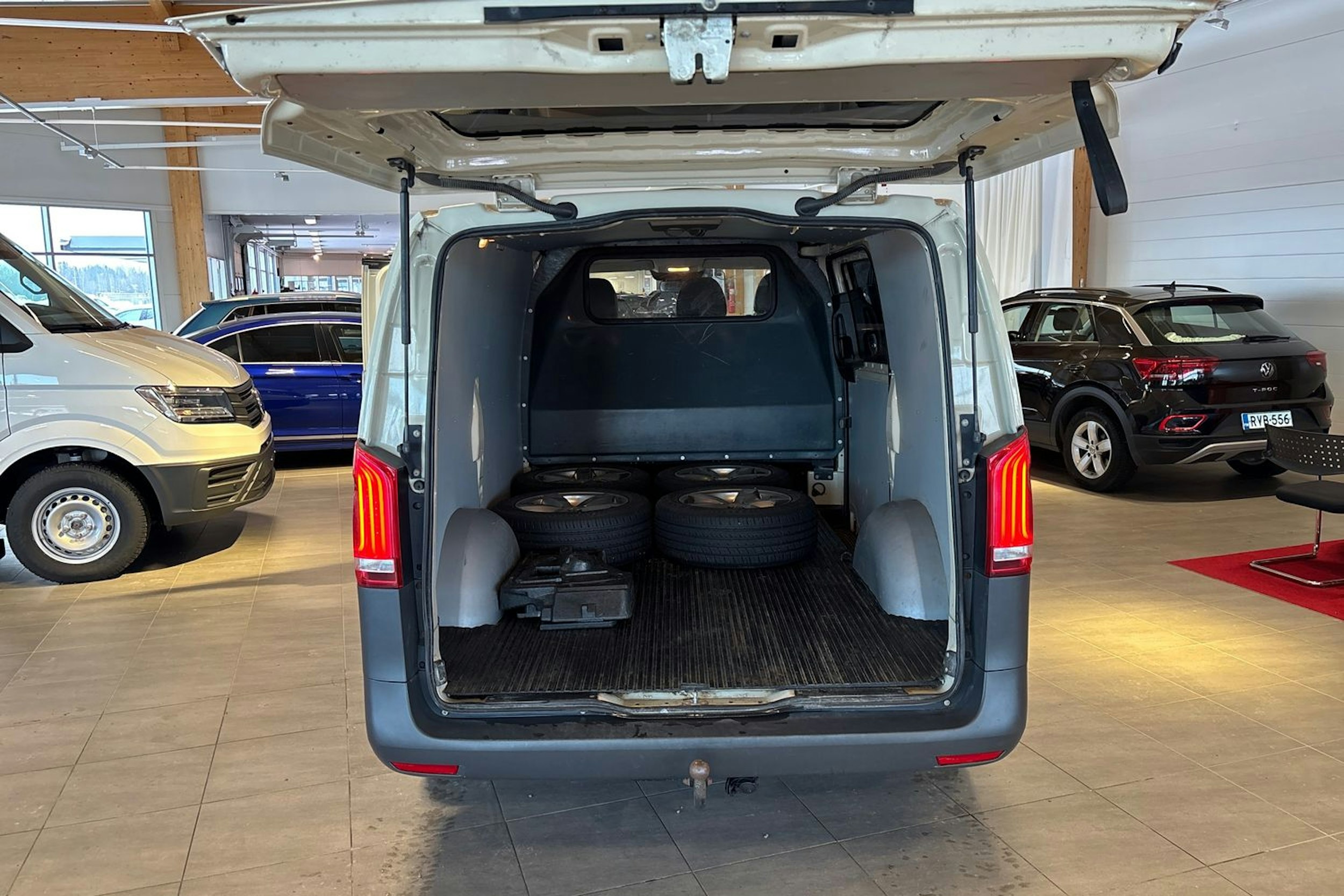 harmaa Mercedes-Benz Vito 2018 kuva 21.