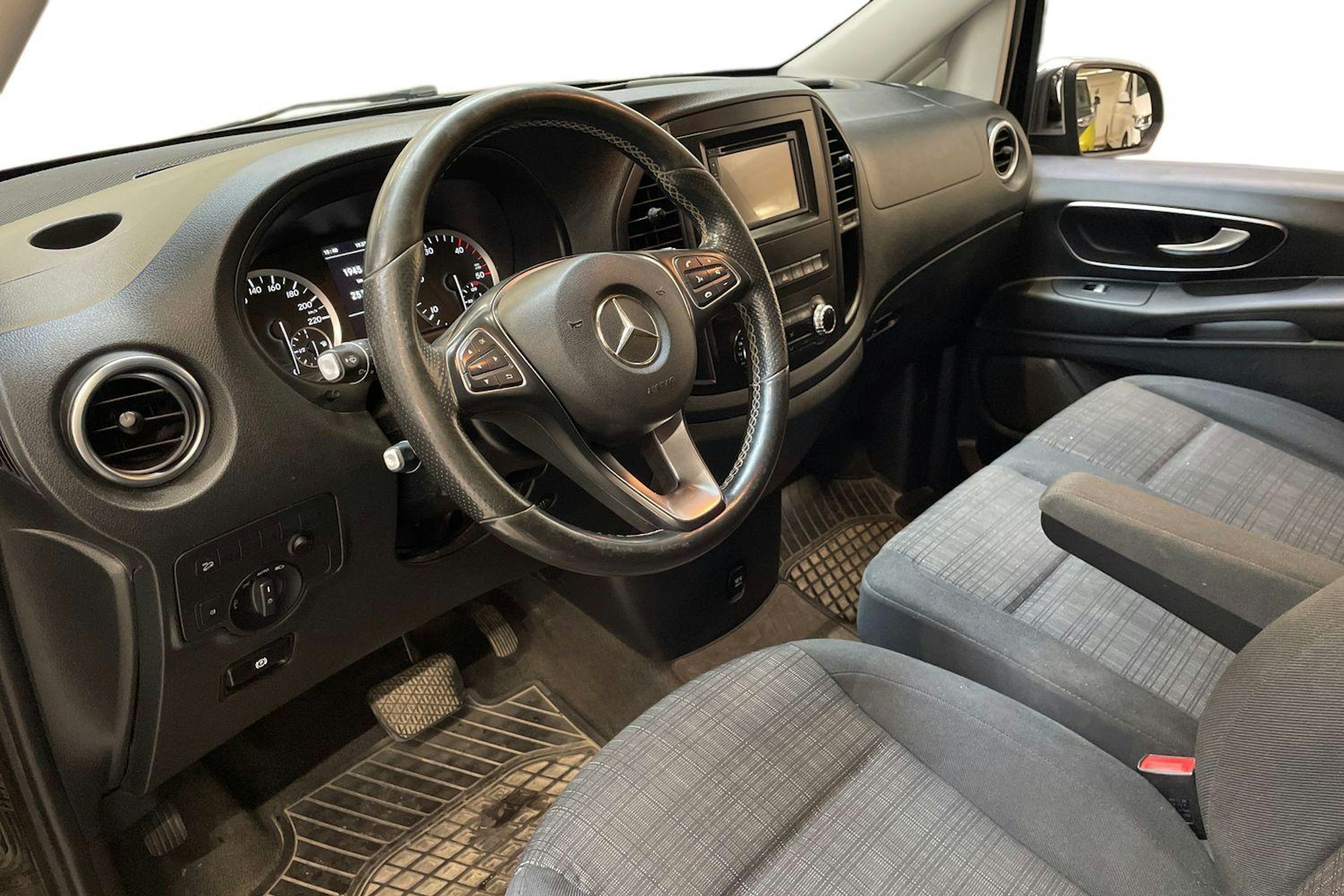 musta Mercedes-Benz Vito 2018 kuva 3.