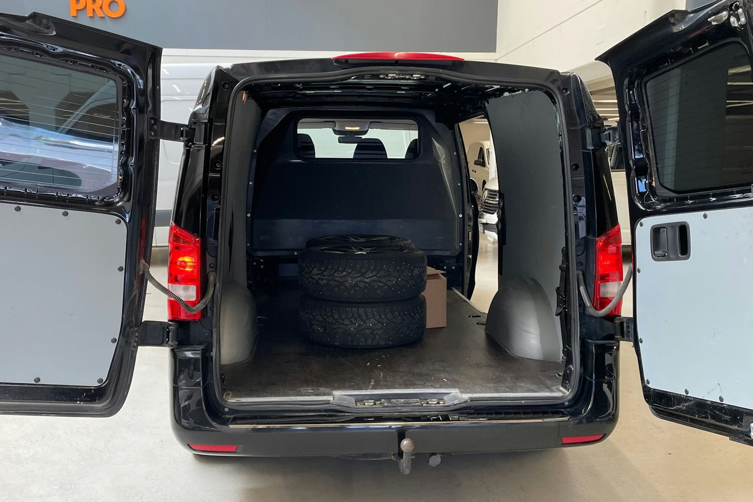 musta Mercedes-Benz Vito 2018 kuva 14.